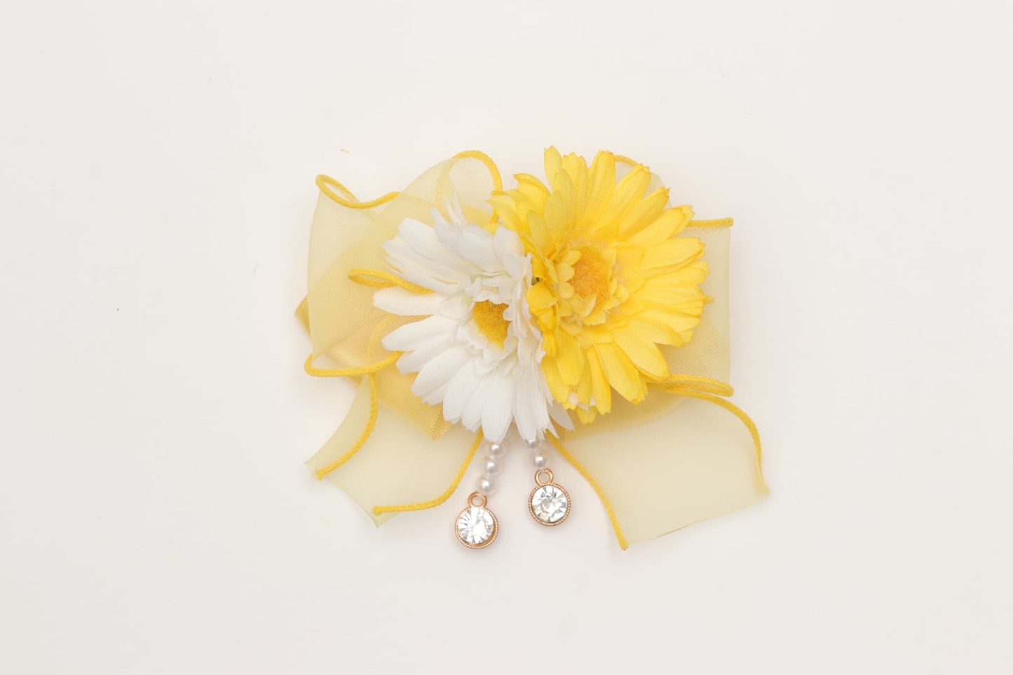 春のガーベラブローチ