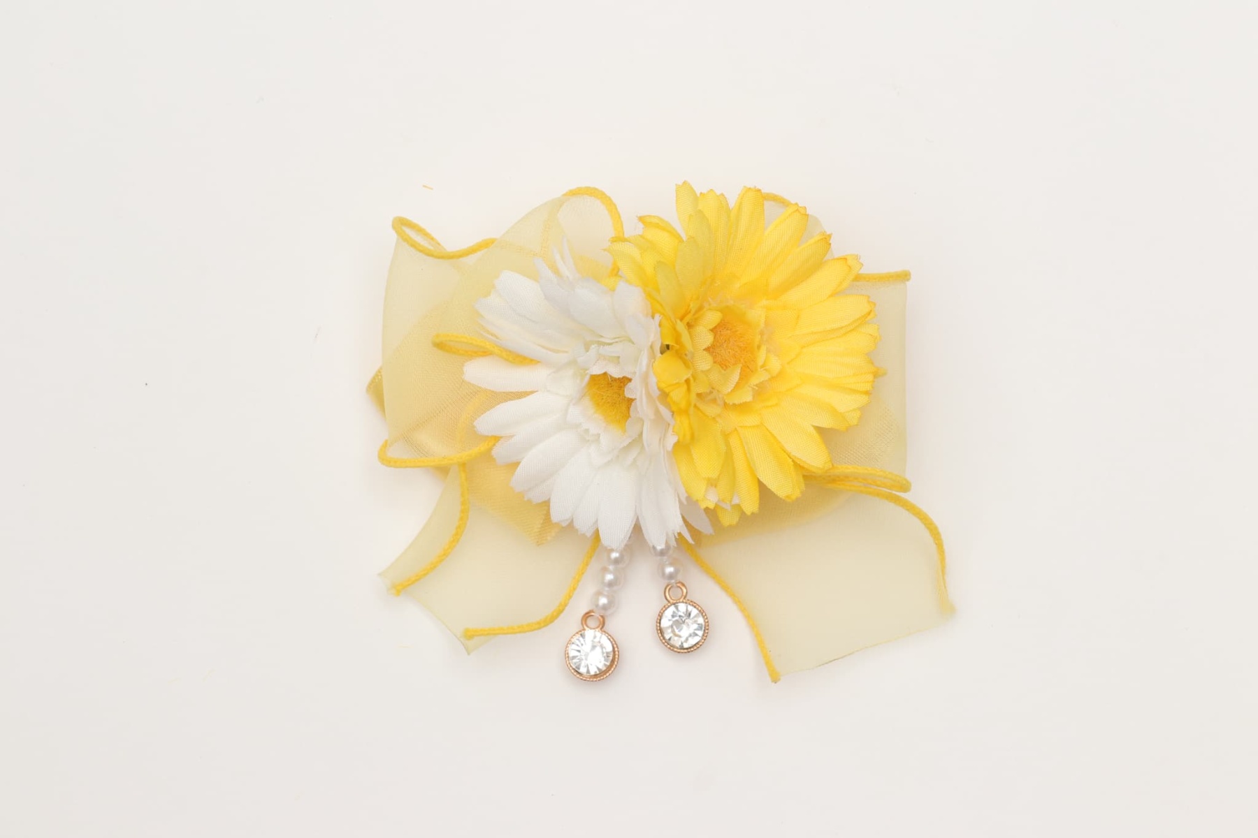 春のガーベラブローチ