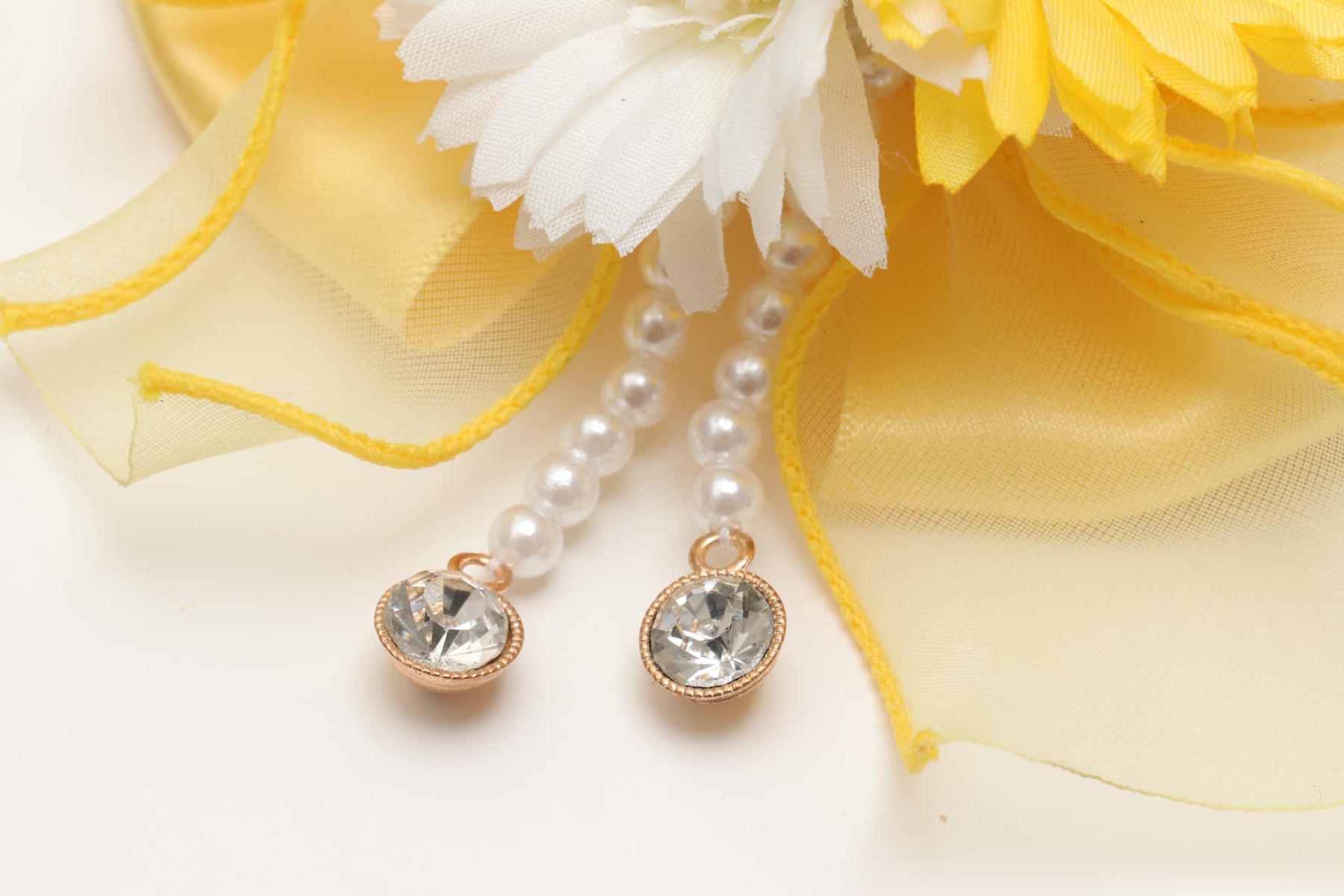 春のガーベラブローチ