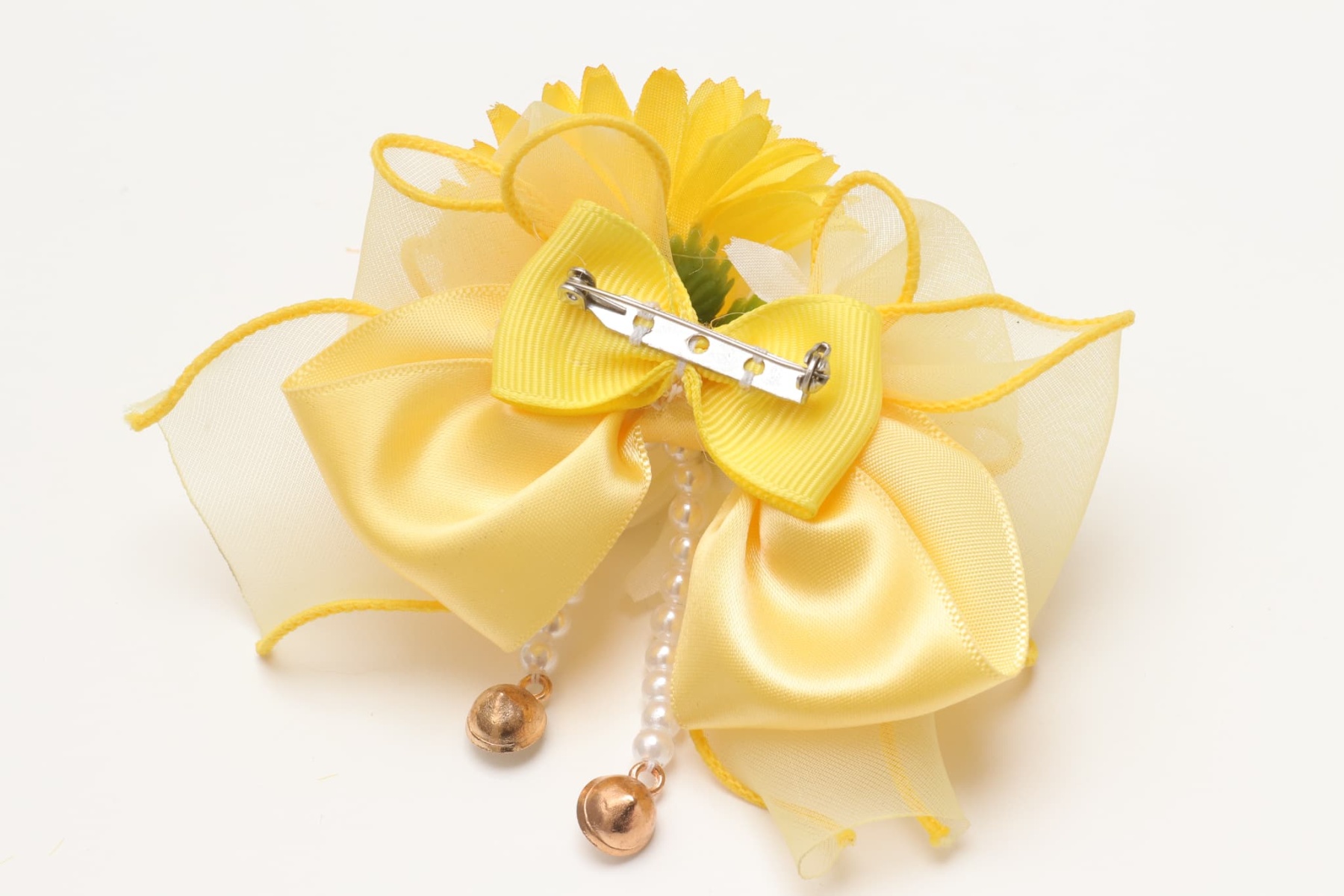 春のガーベラブローチ