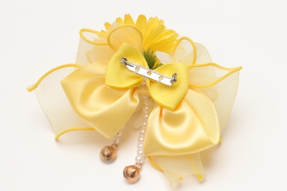 春のガーベラブローチ