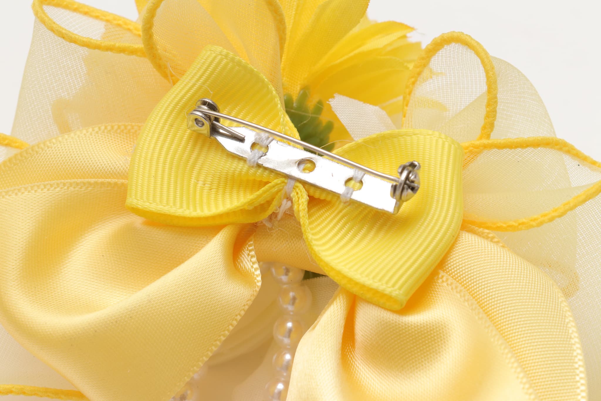 春のガーベラブローチ