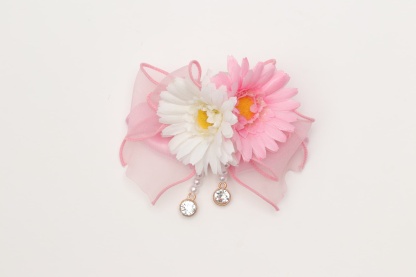 春のガーベラブローチ
