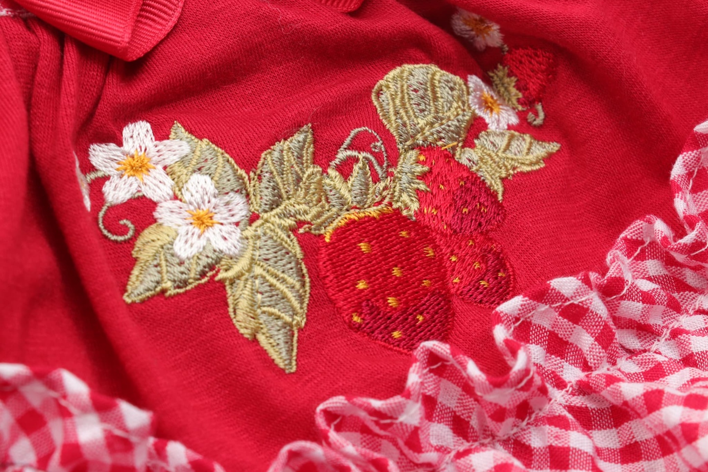 レトロいちごギンガムフリルワンピース