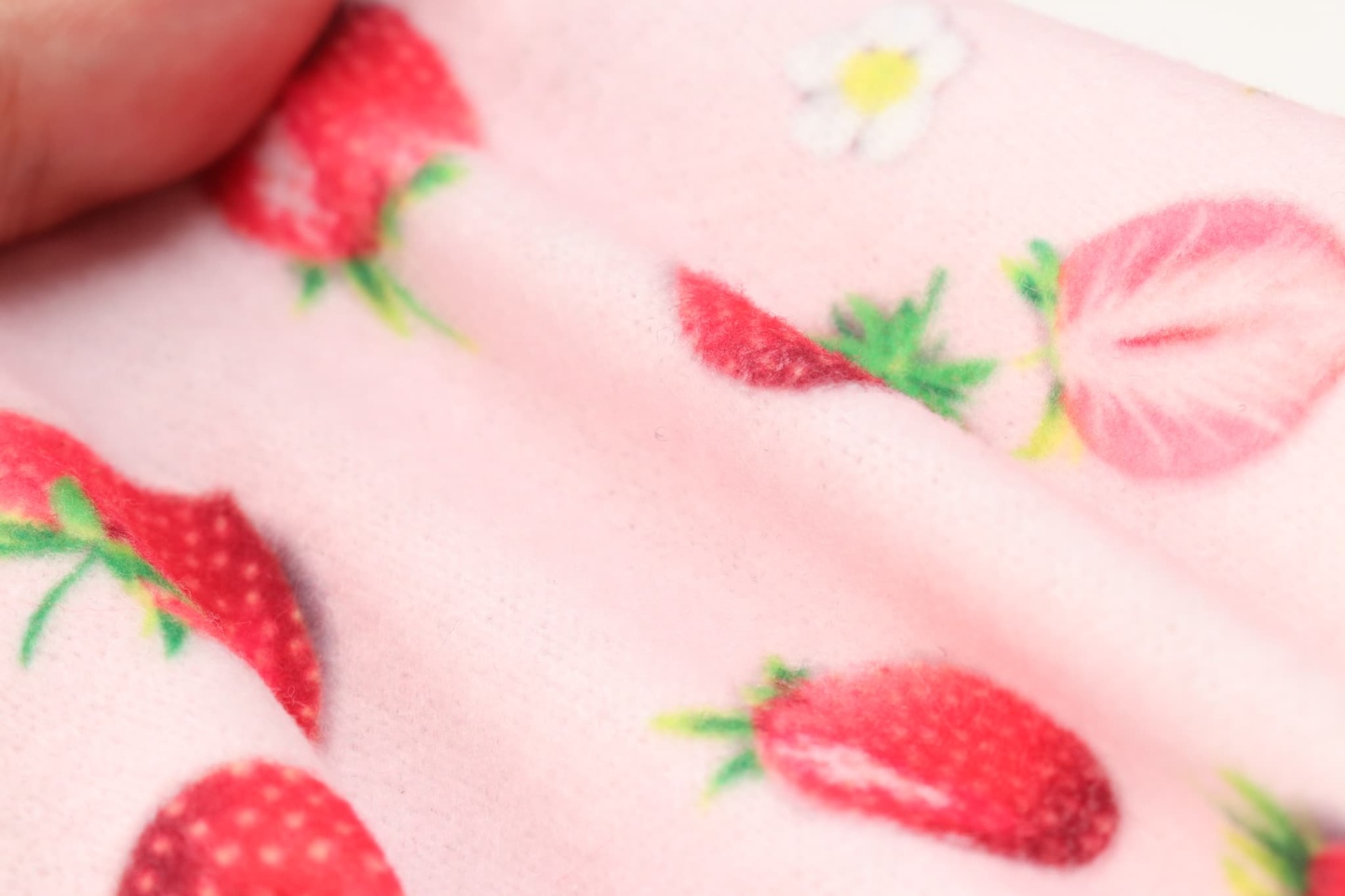 1170かぶってはける いちごパンツ