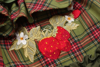 レトロいちごタータンチェックワンピース