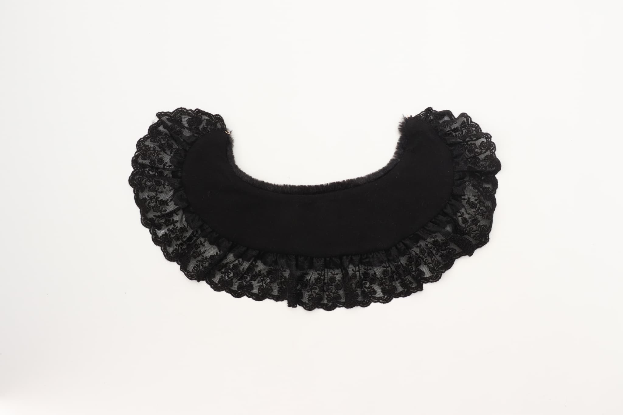 ファーとレースのドレスカラー