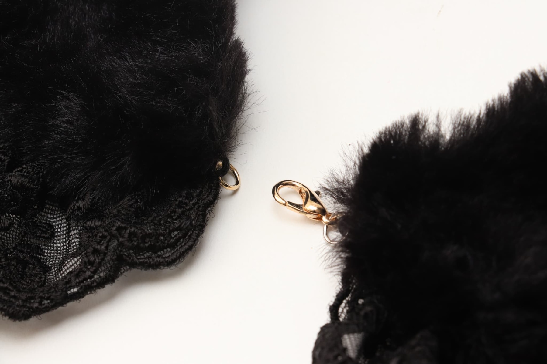 ファーとレースのドレスカラー