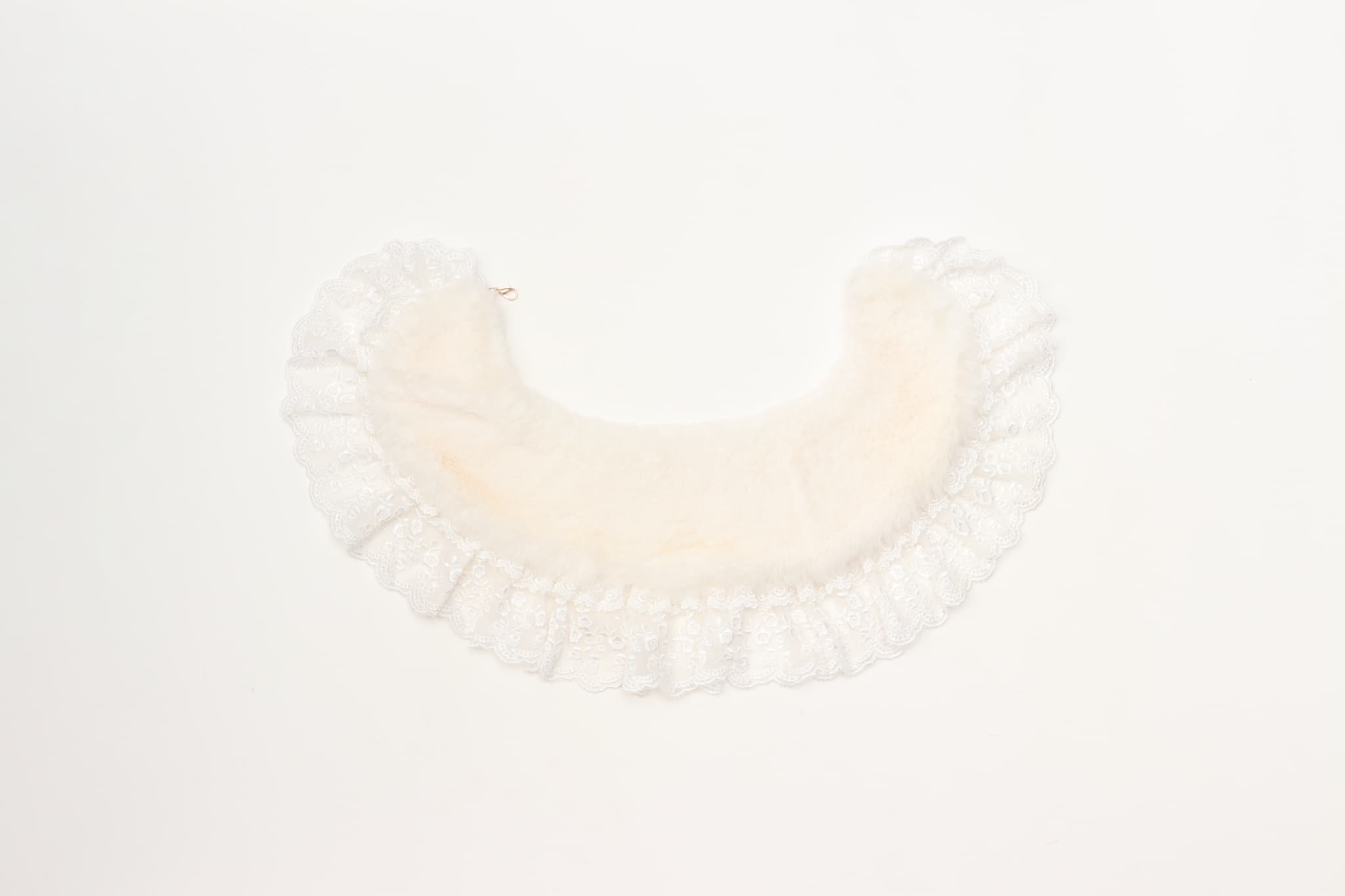 ファーとレースのドレスカラー