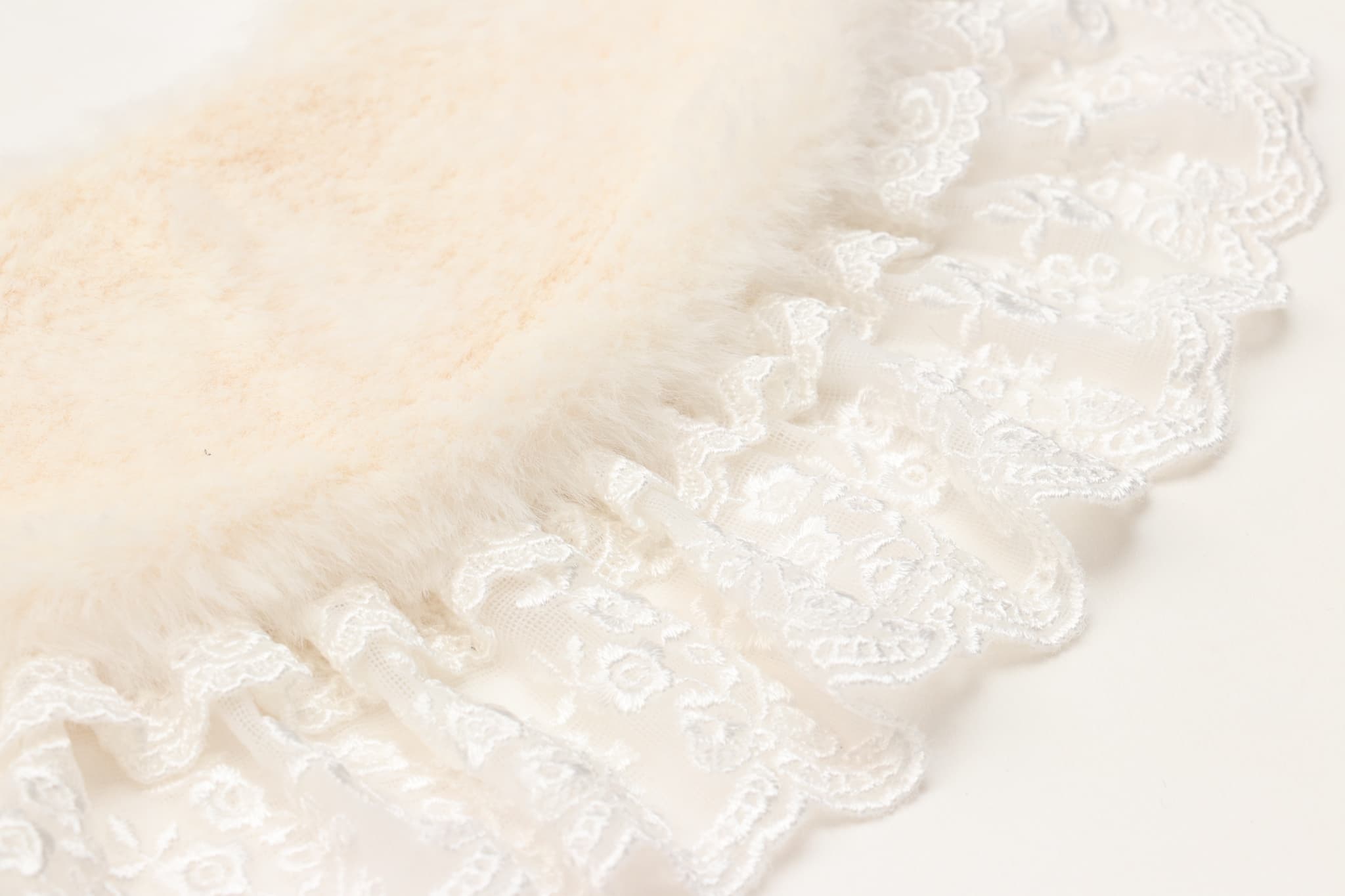 ファーとレースのドレスカラー