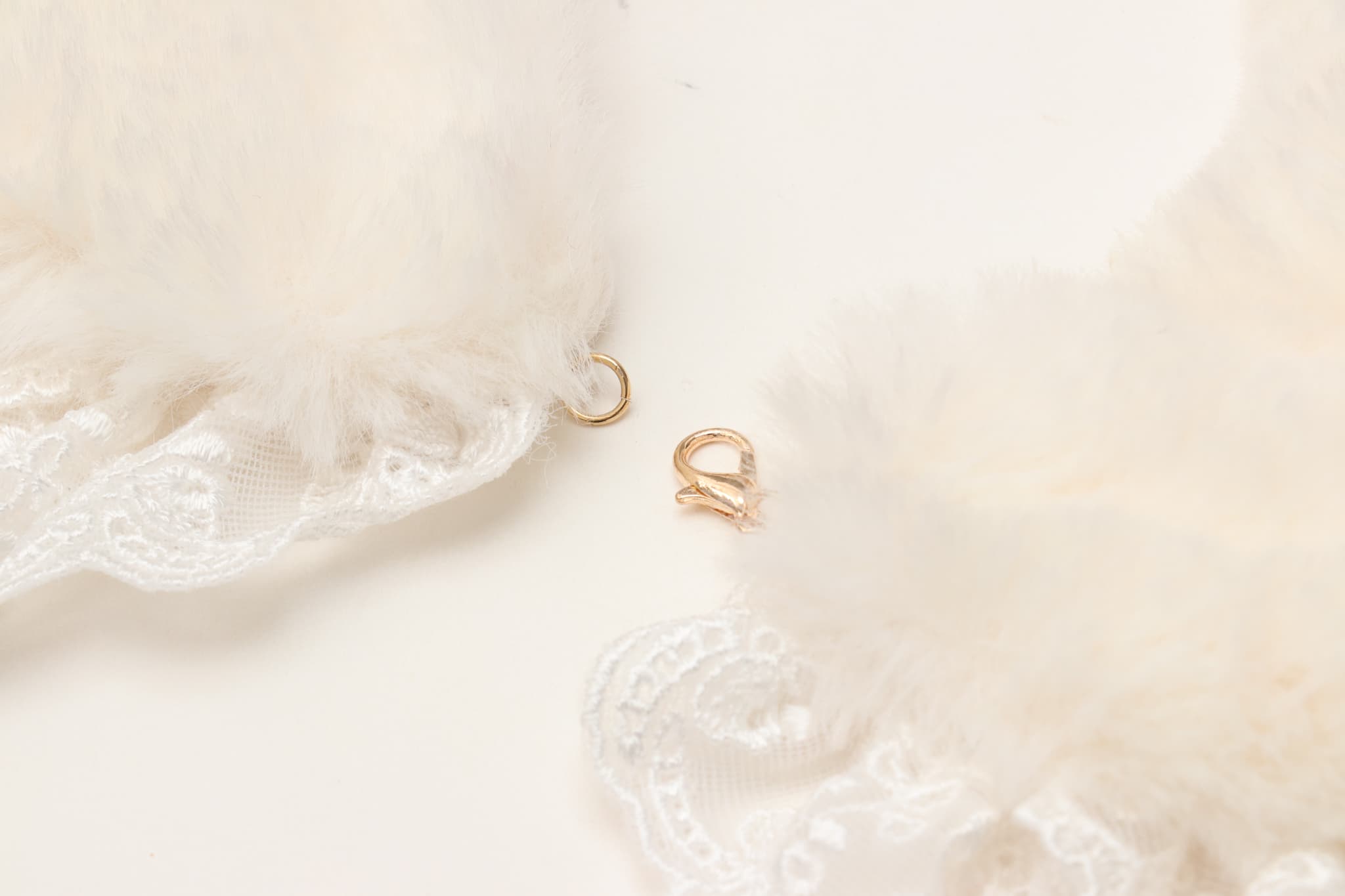 ファーとレースのドレスカラー