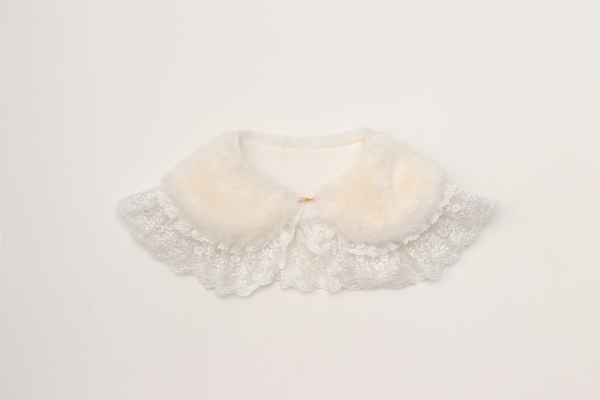 ファーとレースのドレスカラー