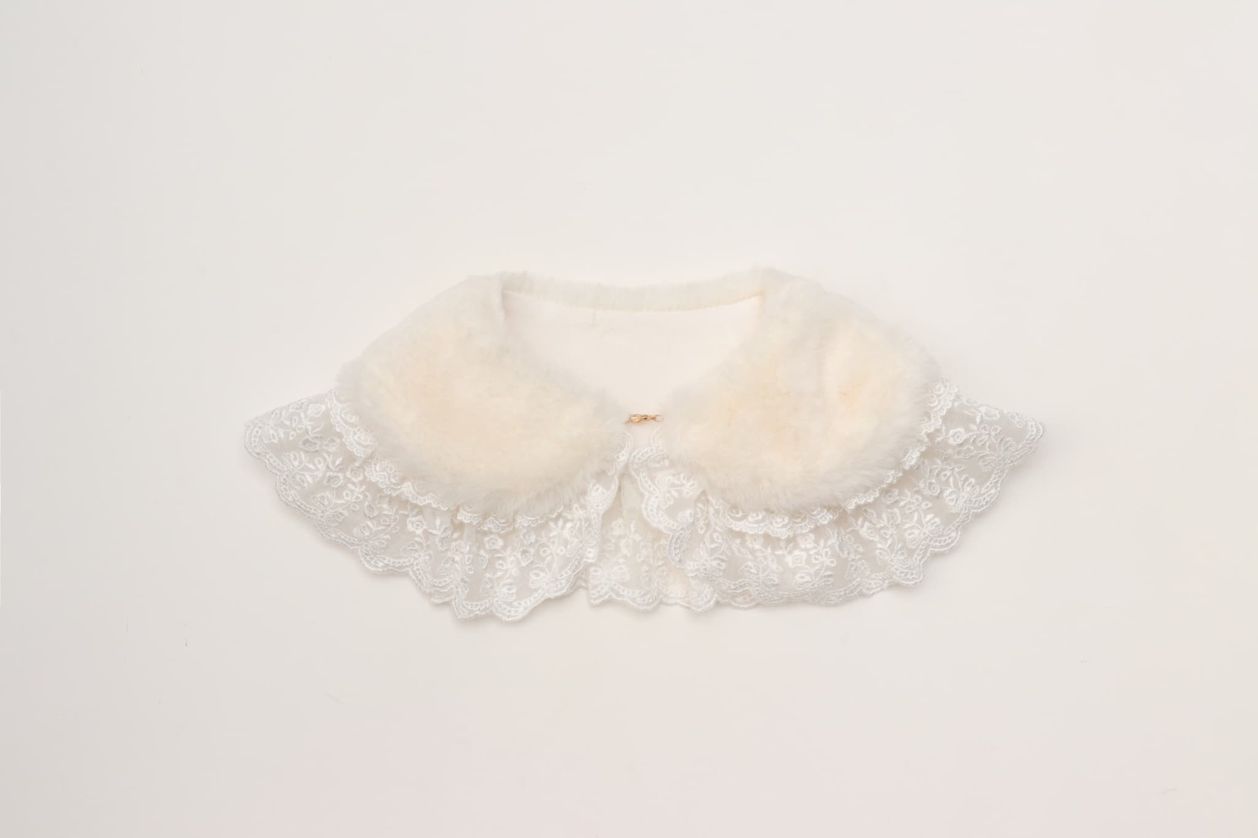 ファーとレースのドレスカラー