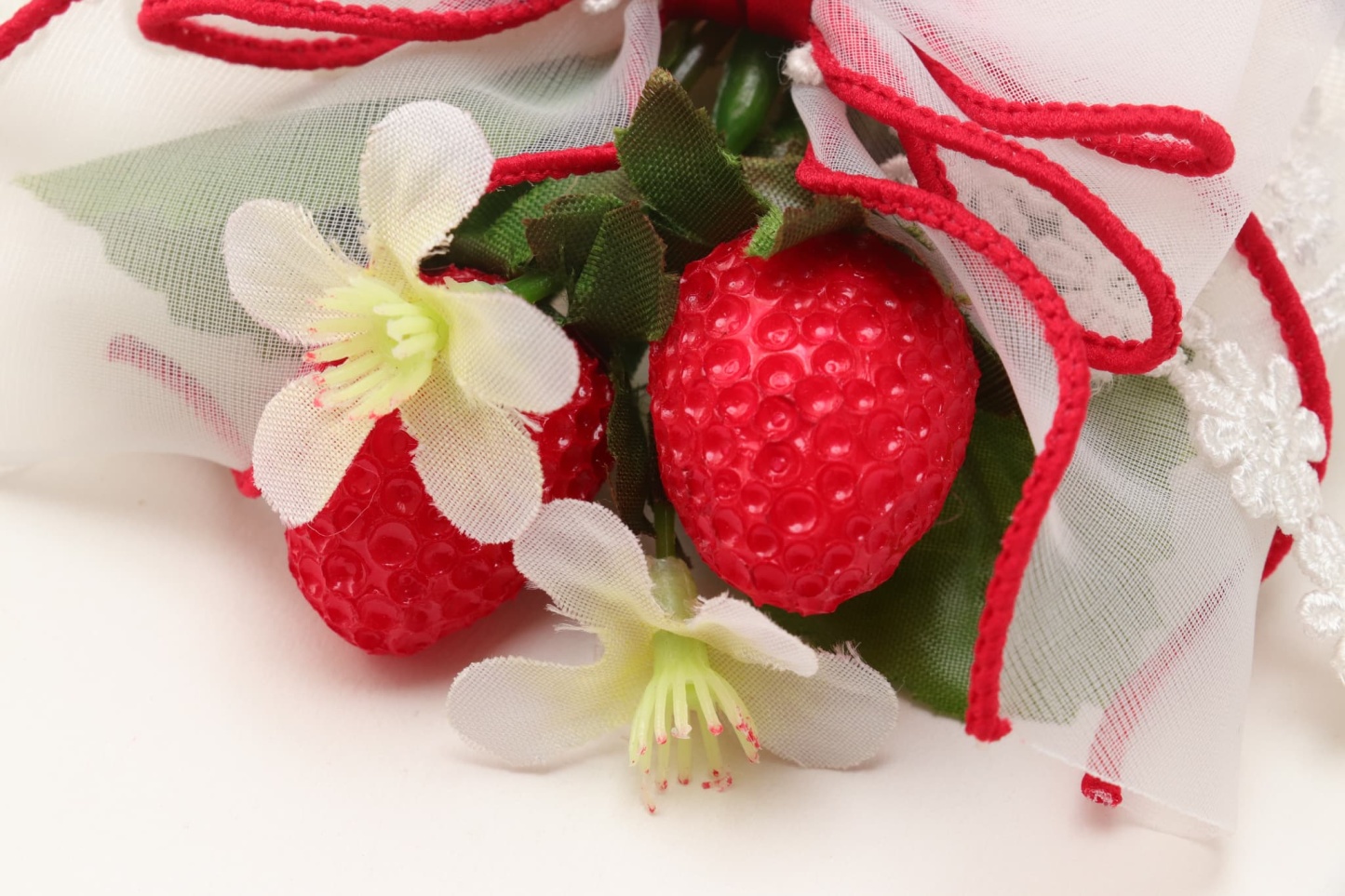 AC-048フレッシュストロベリーブローチ