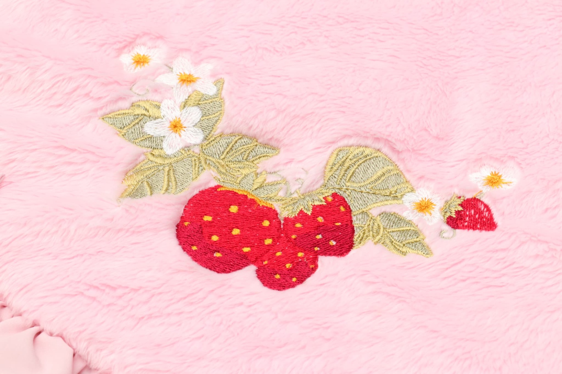 CN-024MAT ホイップいちご刺繍デコマット