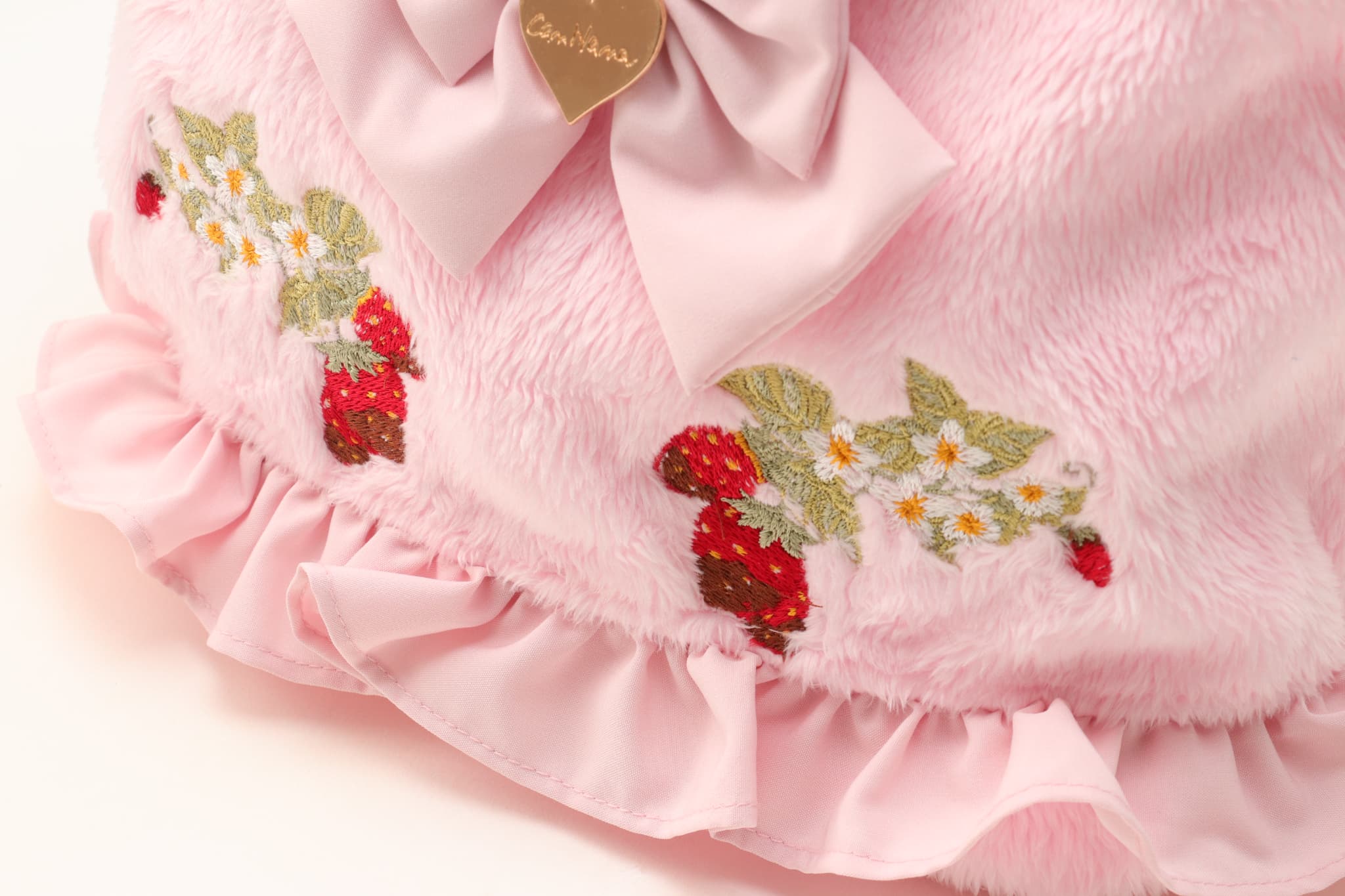 BK-011 ホイップいちご刺繍フリルバッグ　Sサイズ