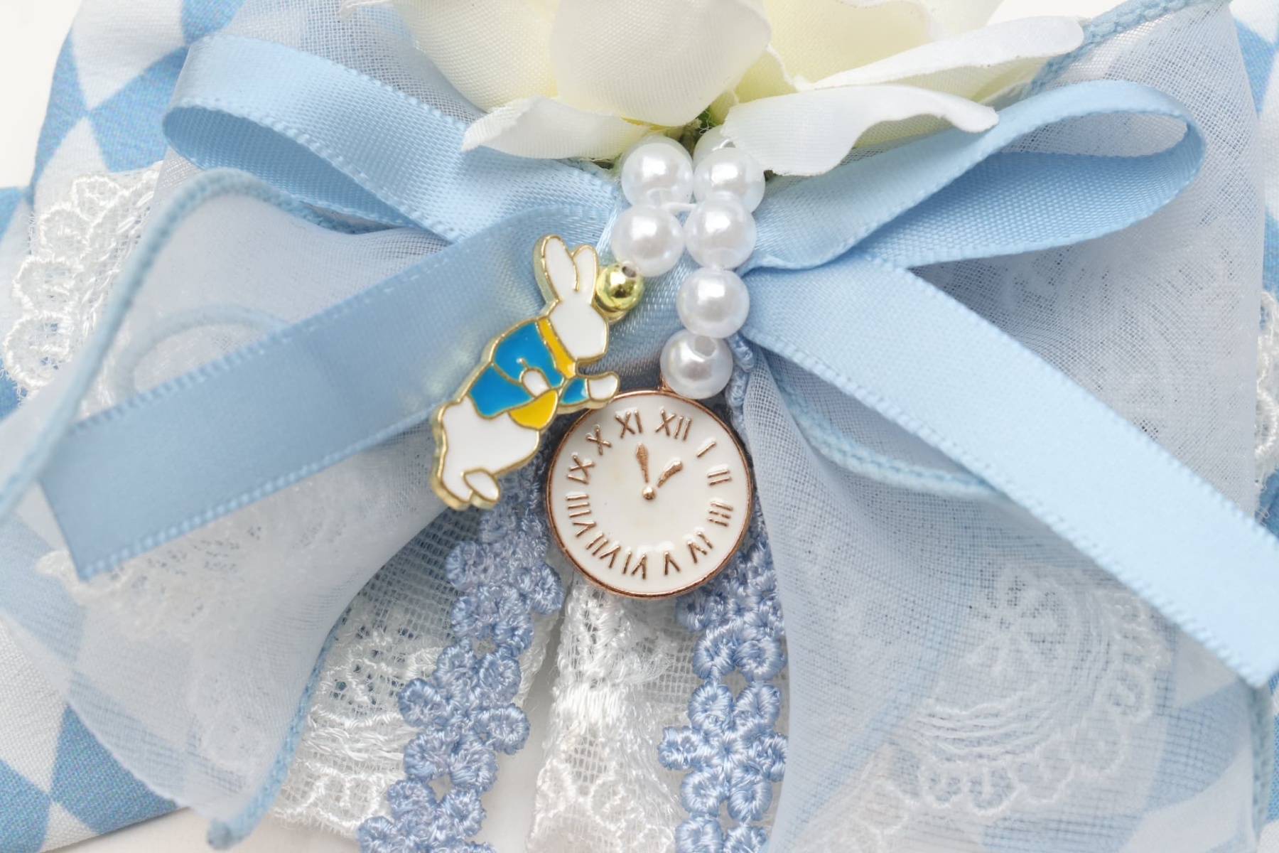 ローズアリスブローチ