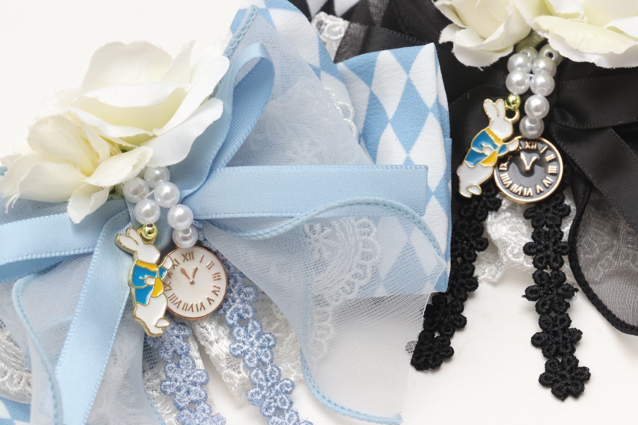 ローズアリスブローチ