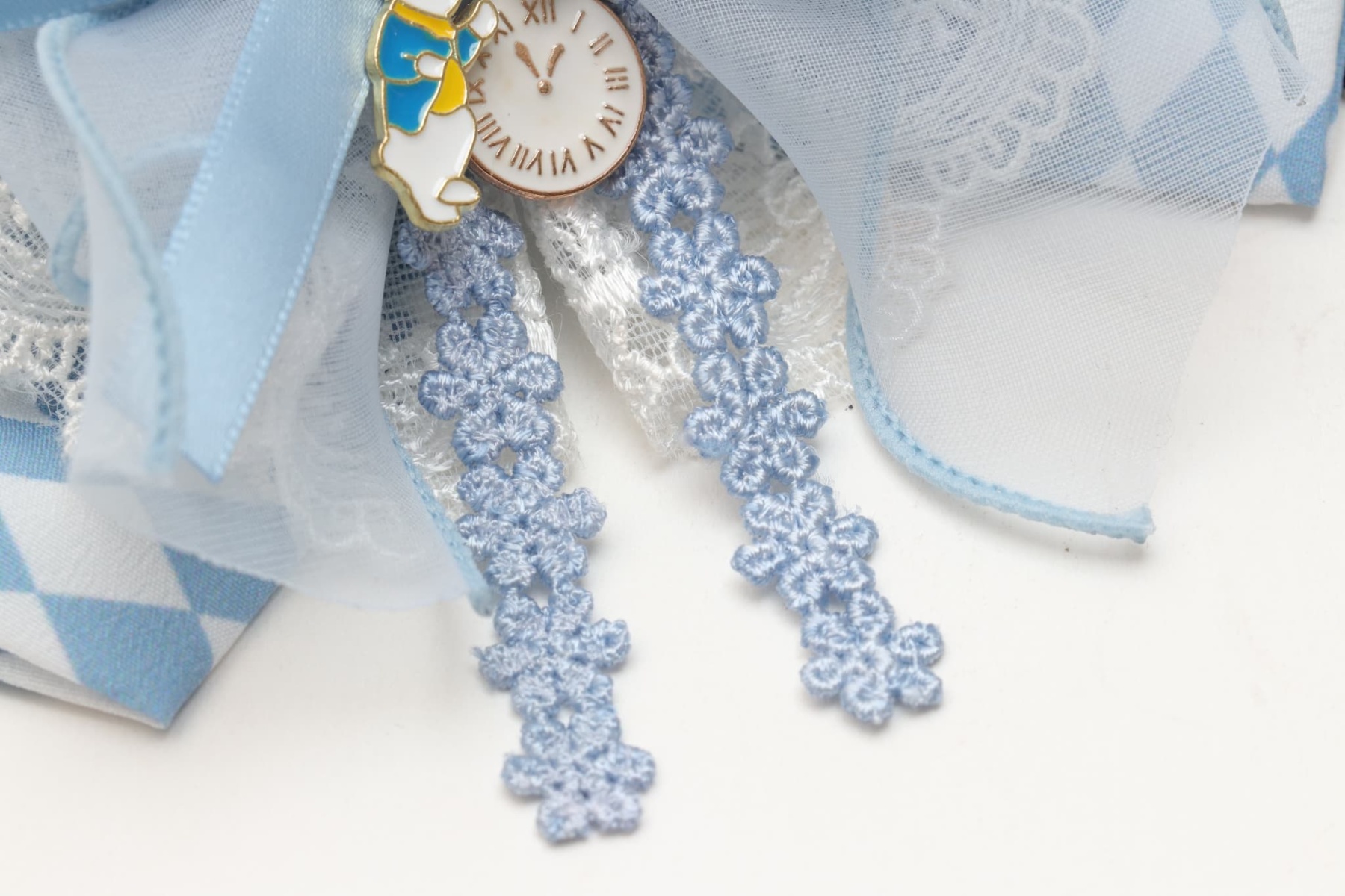 ローズアリスブローチ