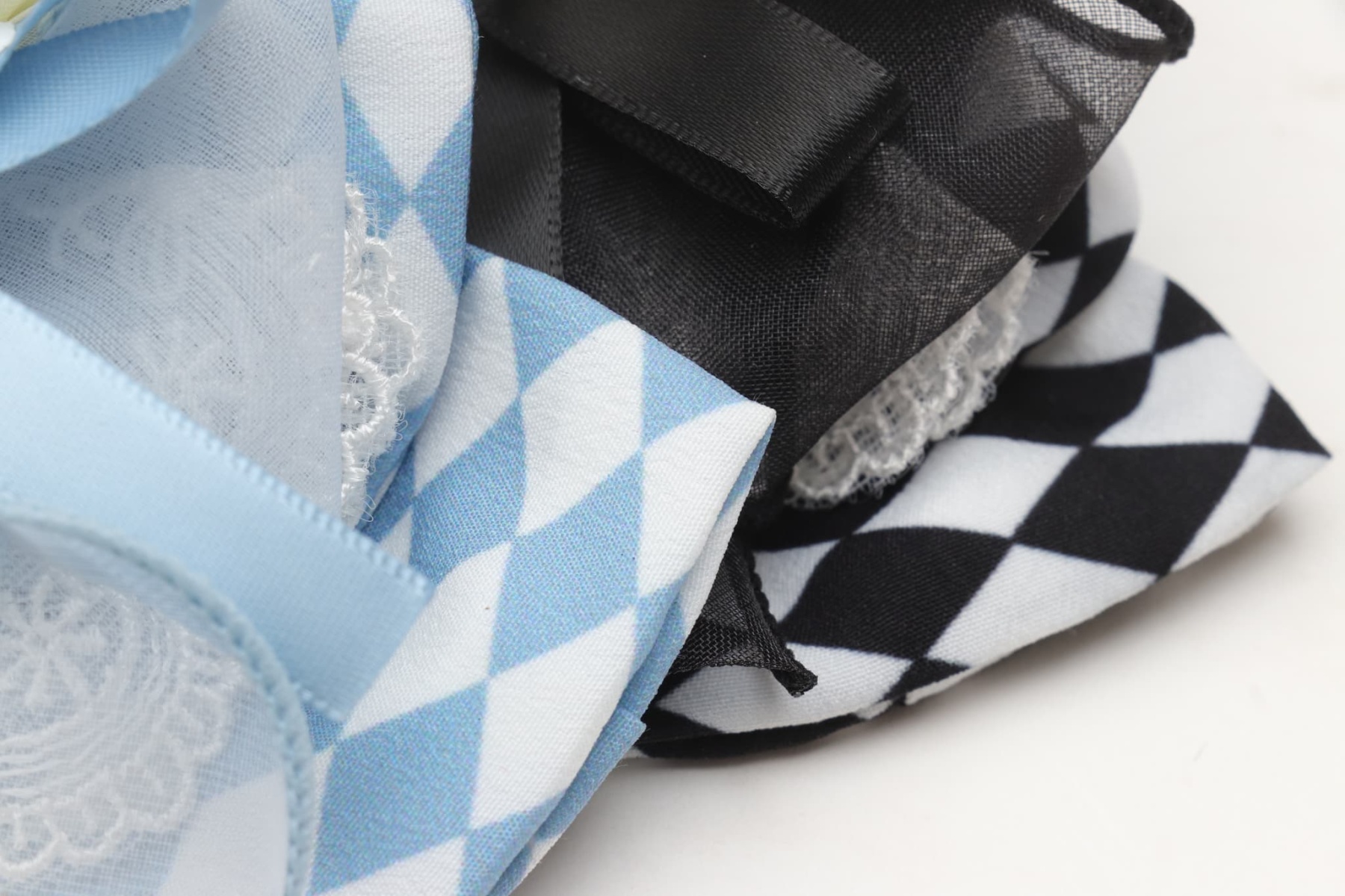 ローズアリスブローチ