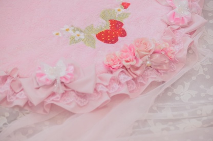 CN-024MAT ホイップいちご刺繍デコマット