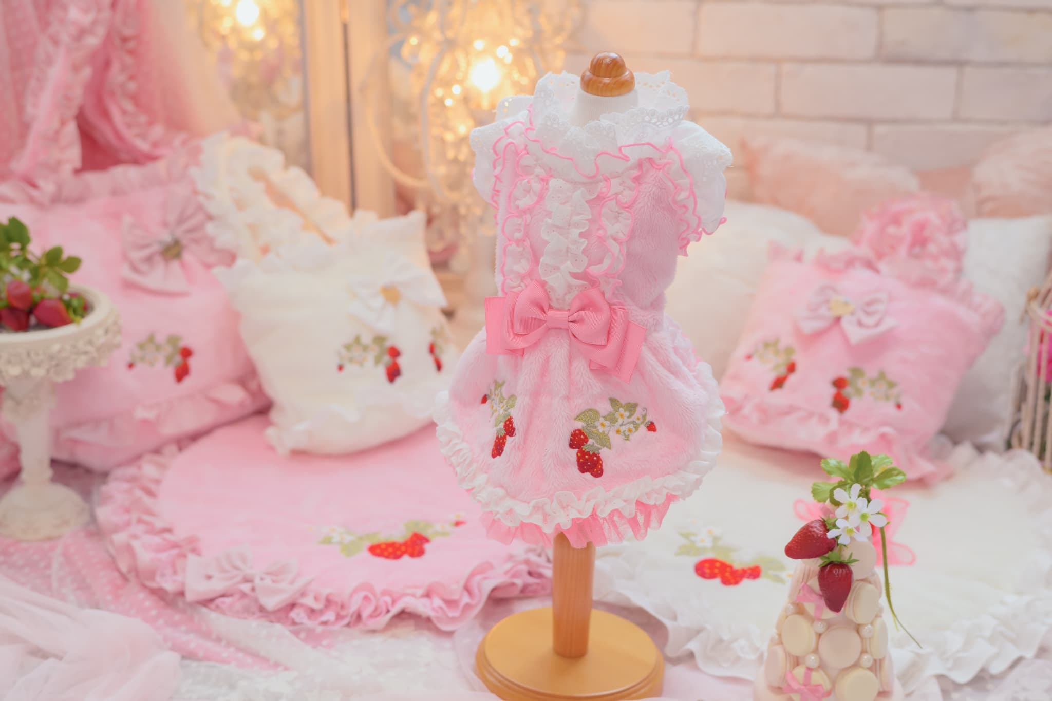 1199 ホイップいちご刺繍ワンピース