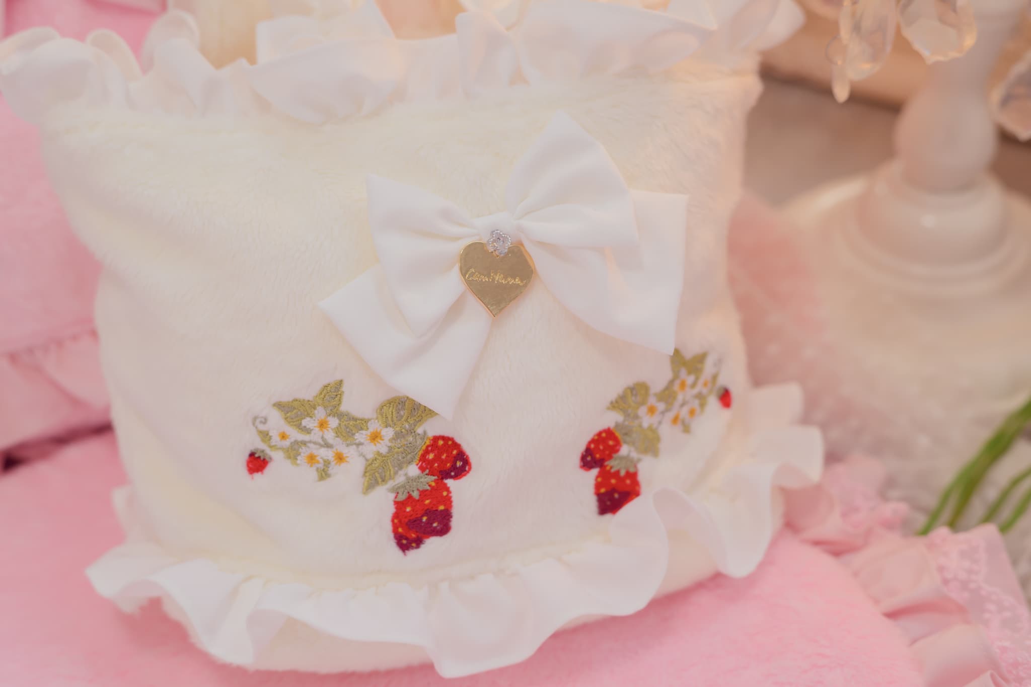 BK-011 ホイップいちご刺繍フリルバッグ　Sサイズ