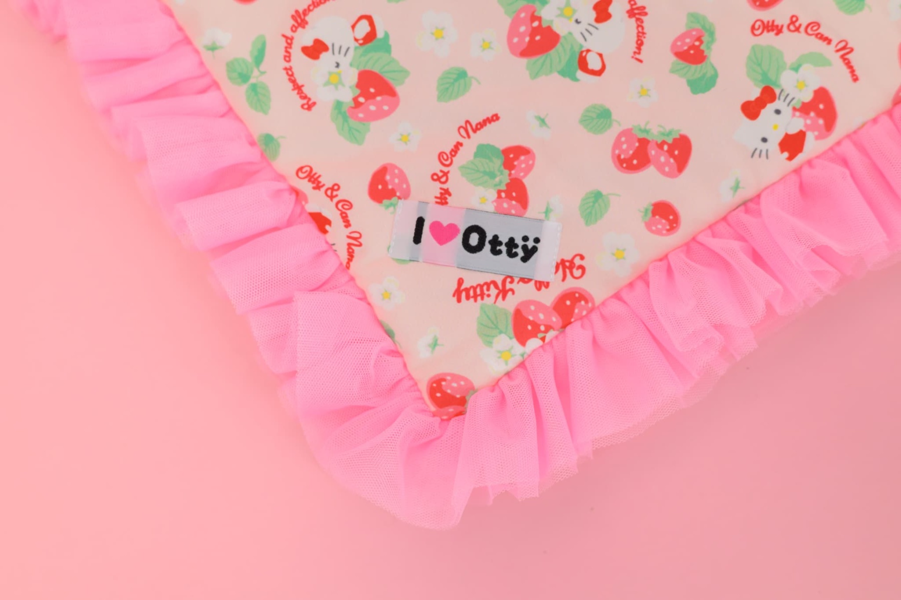 K-002 【Otty×CanNanaコラボ】HELLO KITTY・いちご柄カフェマット