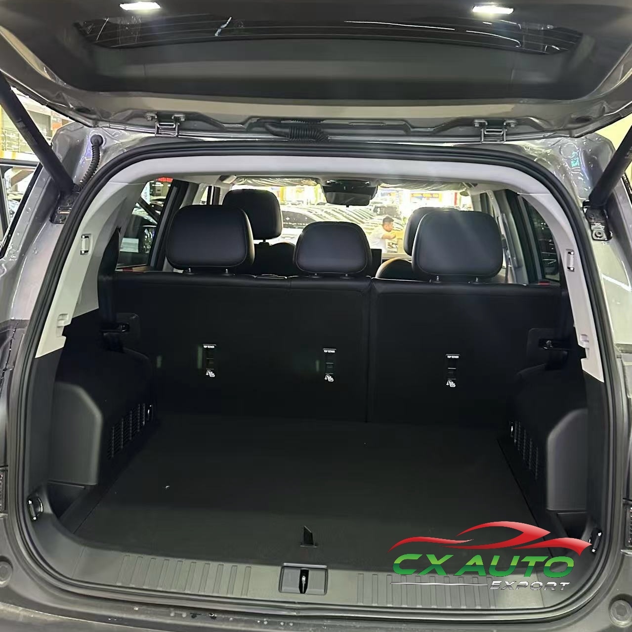 银灰色捷途自由者