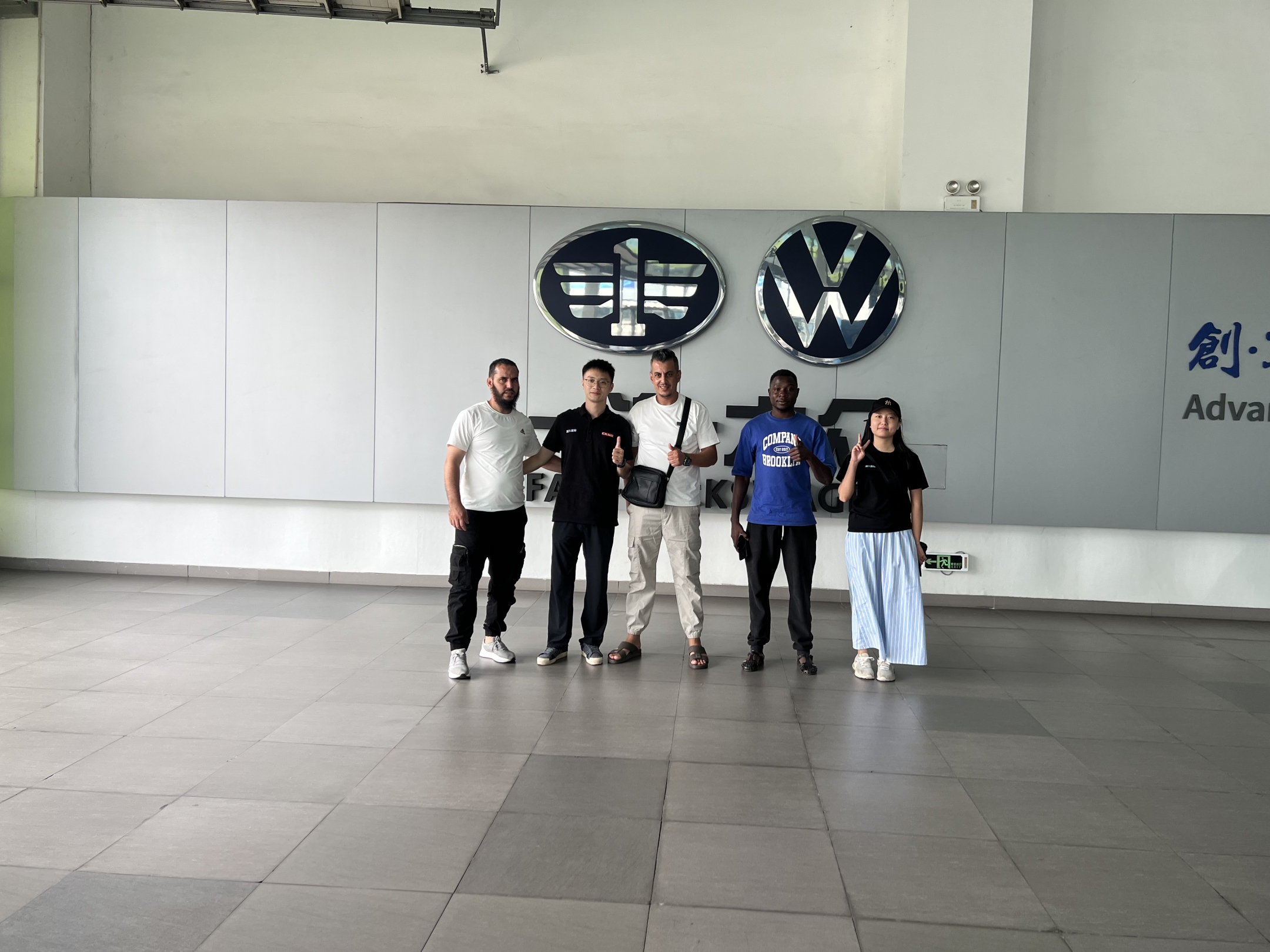 Overseas customers with the CxAuto export team