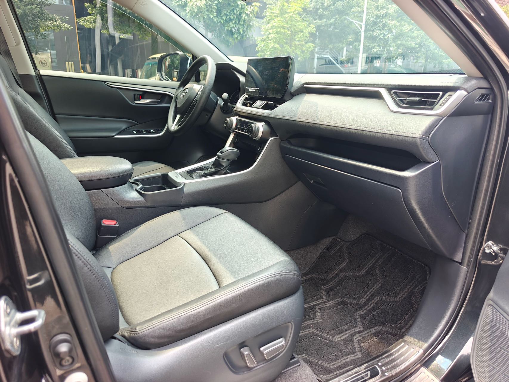 丰田 RAV4荣放 2023款 2.0L CVT两驱风尚版