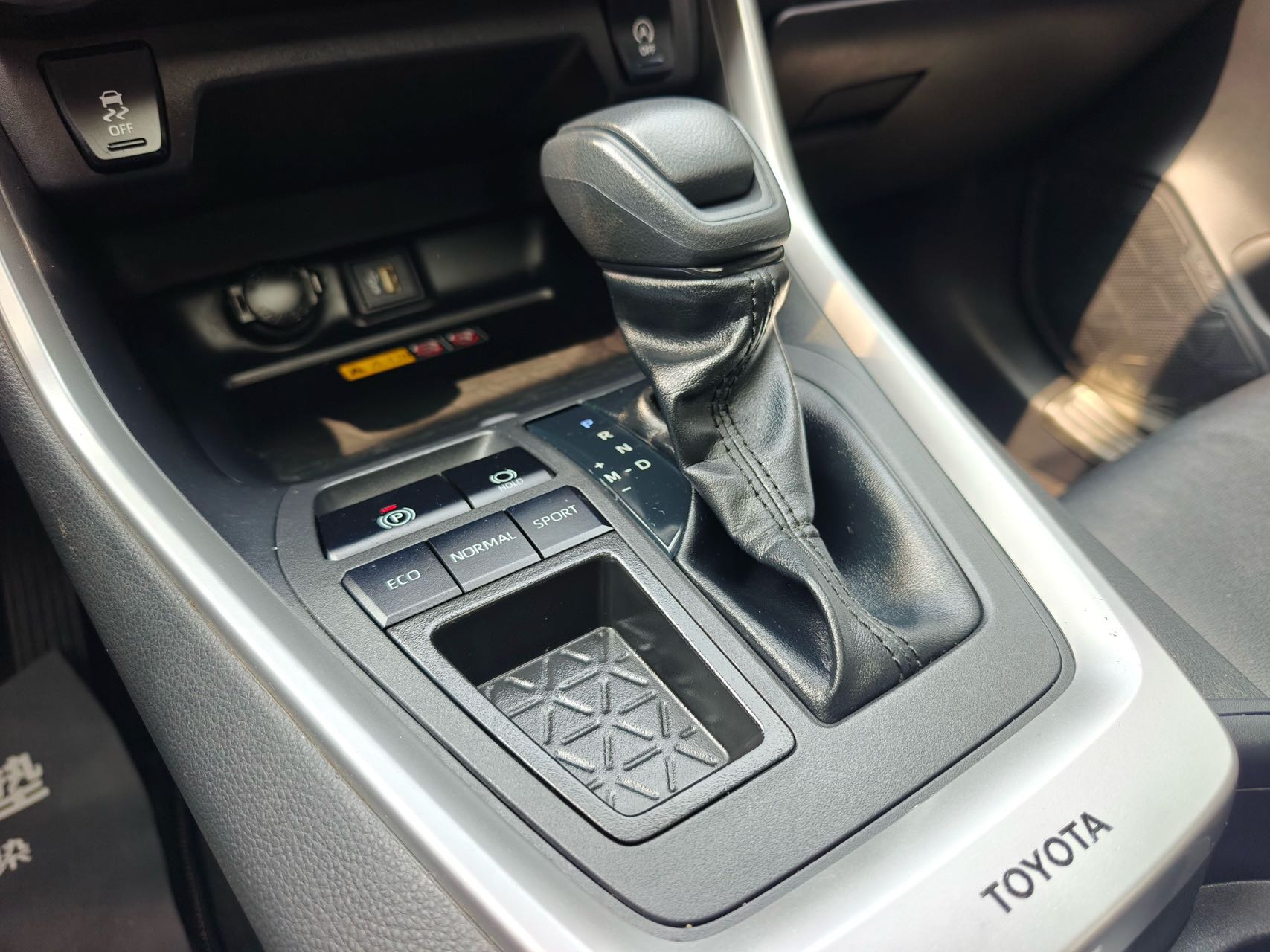 丰田 RAV4荣放 2023款 2.0L CVT两驱风尚版