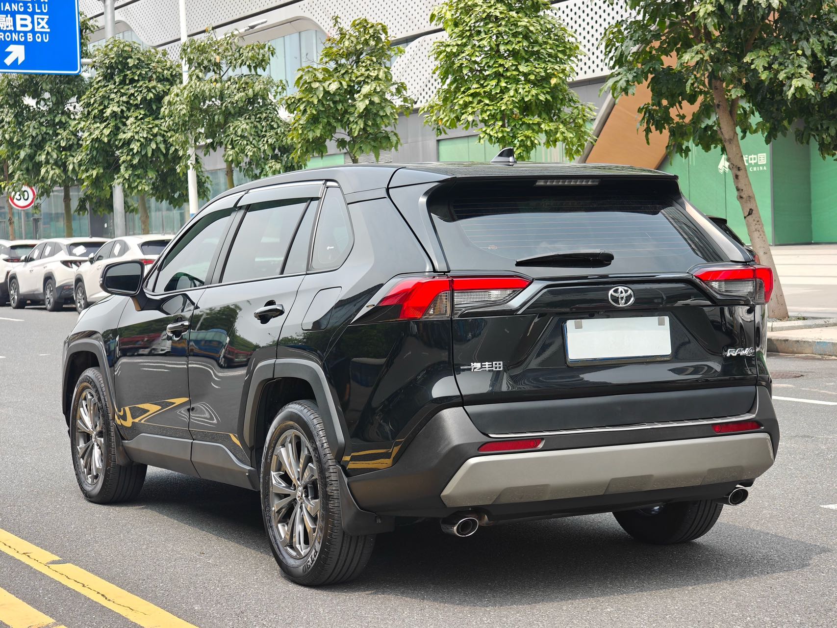 丰田 RAV4荣放 2023款 2.0L CVT两驱风尚版