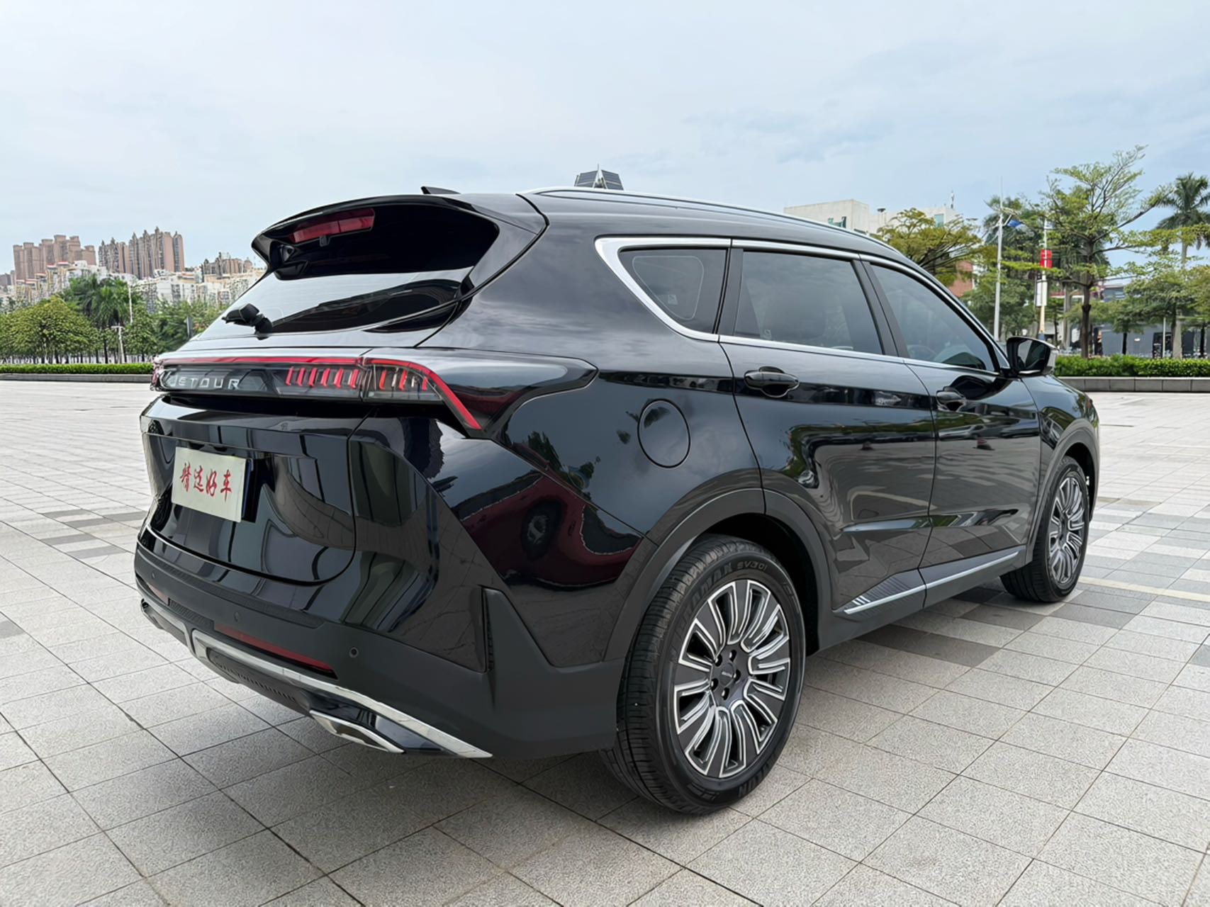 捷途X70 PLUS 2025款 1.5T 豪华版 7座