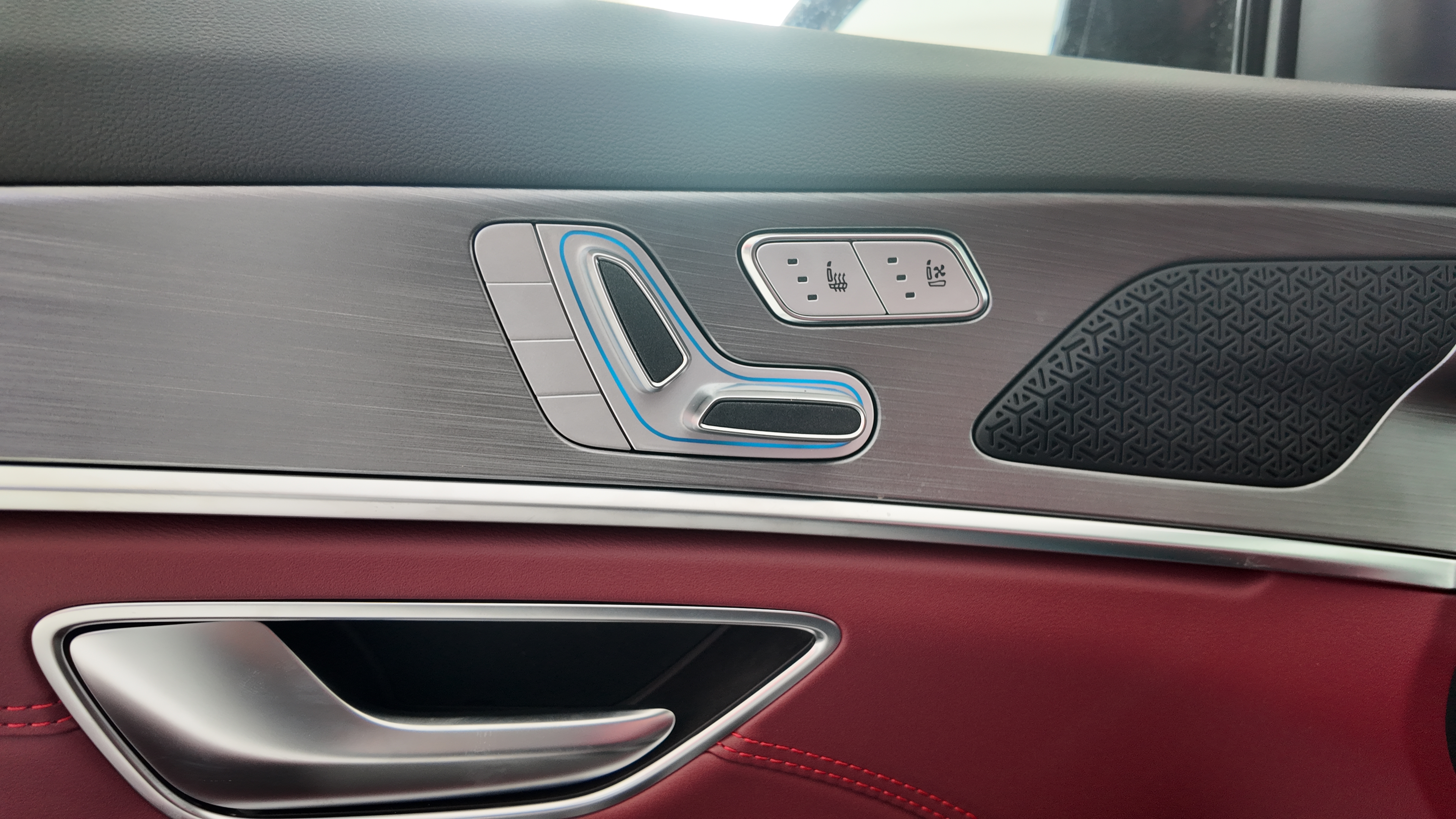 x70 plus 25款冠军版MAX 7座 1319 黑色