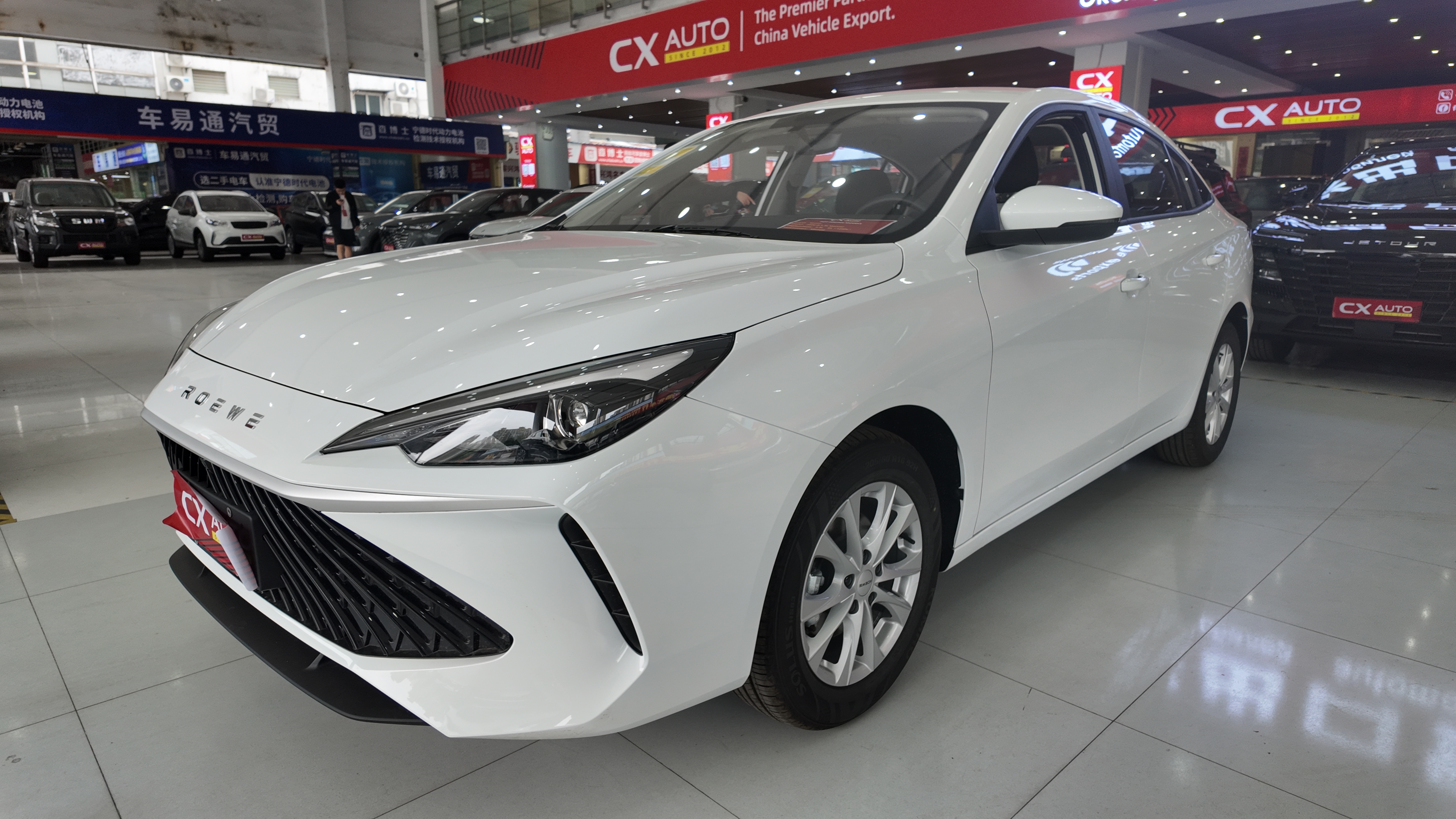 荣威i5 白色 1.5L 手动舒享版 689