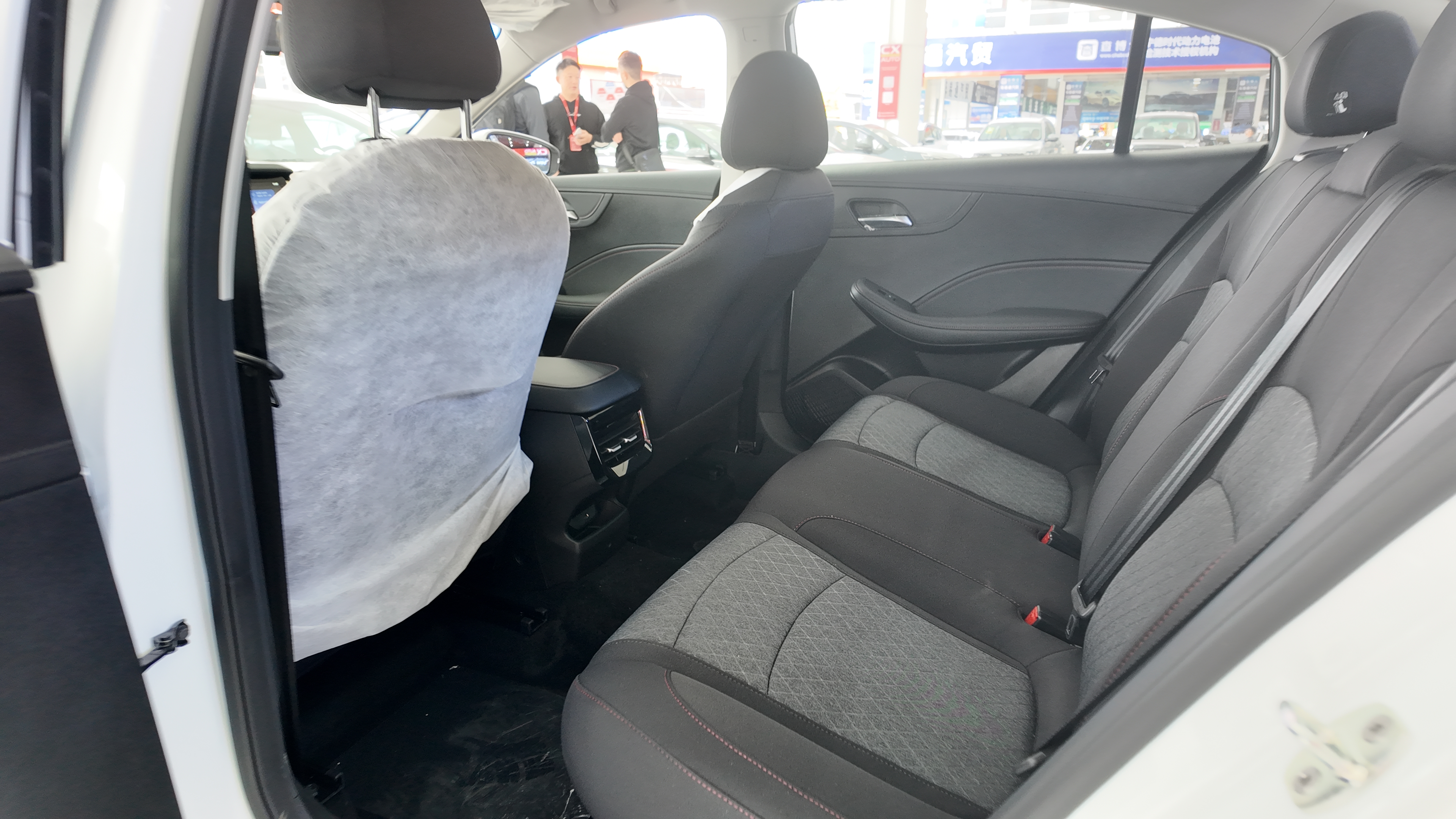 荣威i5 白色 1.5L 手动舒享版 689