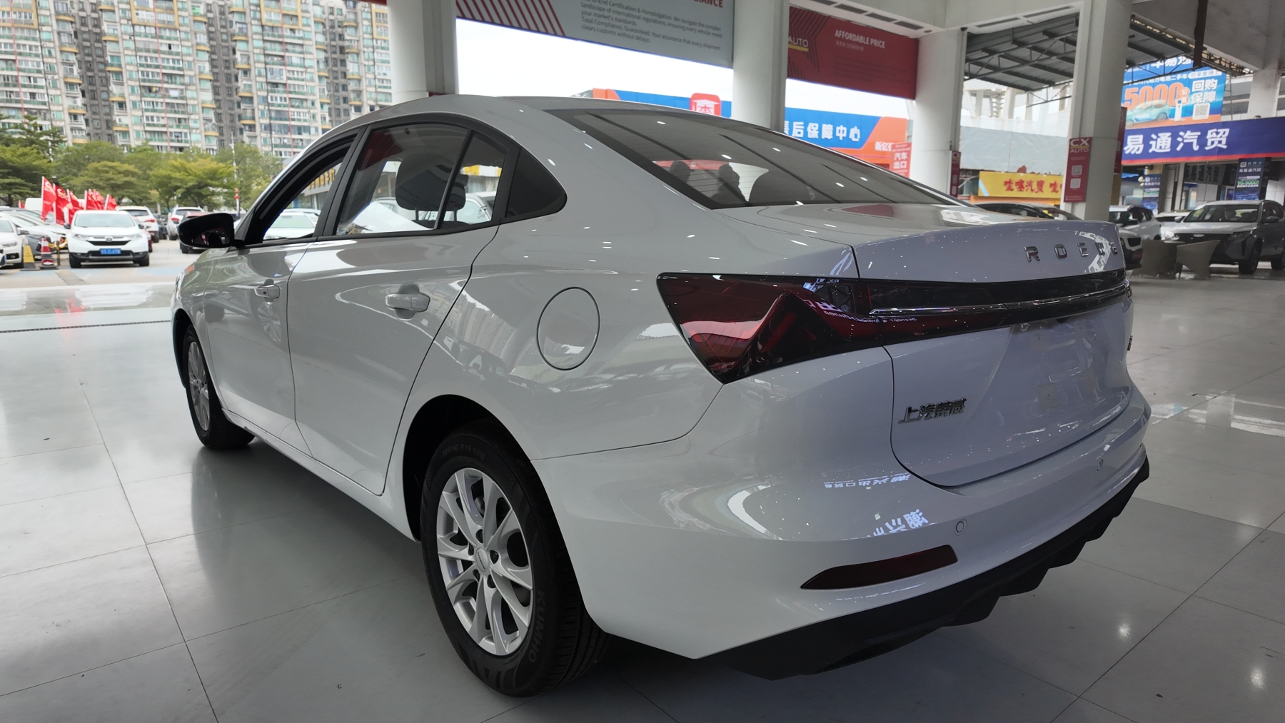 荣威i5 白色 1.5L 手动舒享版 689