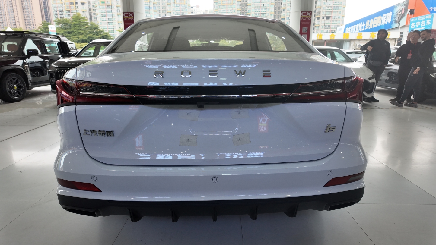 荣威i5 白色 1.5L 手动舒享版 689