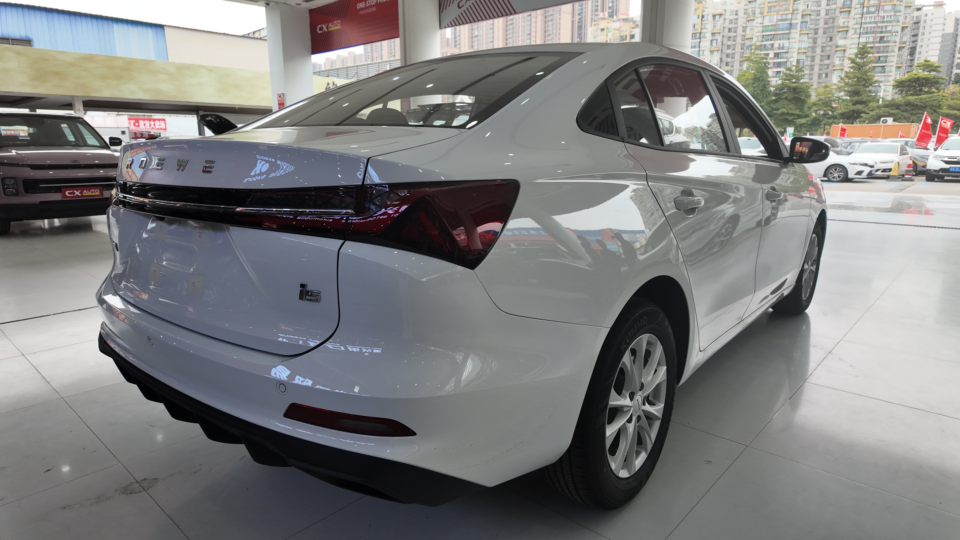 荣威i5 白色 1.5L 手动舒享版 689