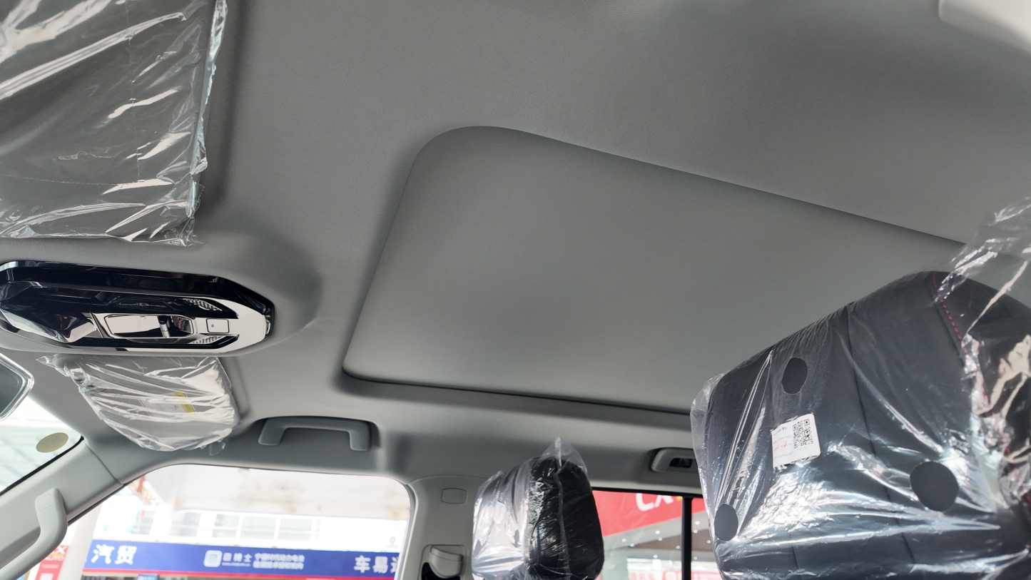 Jetour Traveler Exploration+ 1.5T - Fuel-Efficient SUV with Snapdragon 8155 & Large Touchscreen