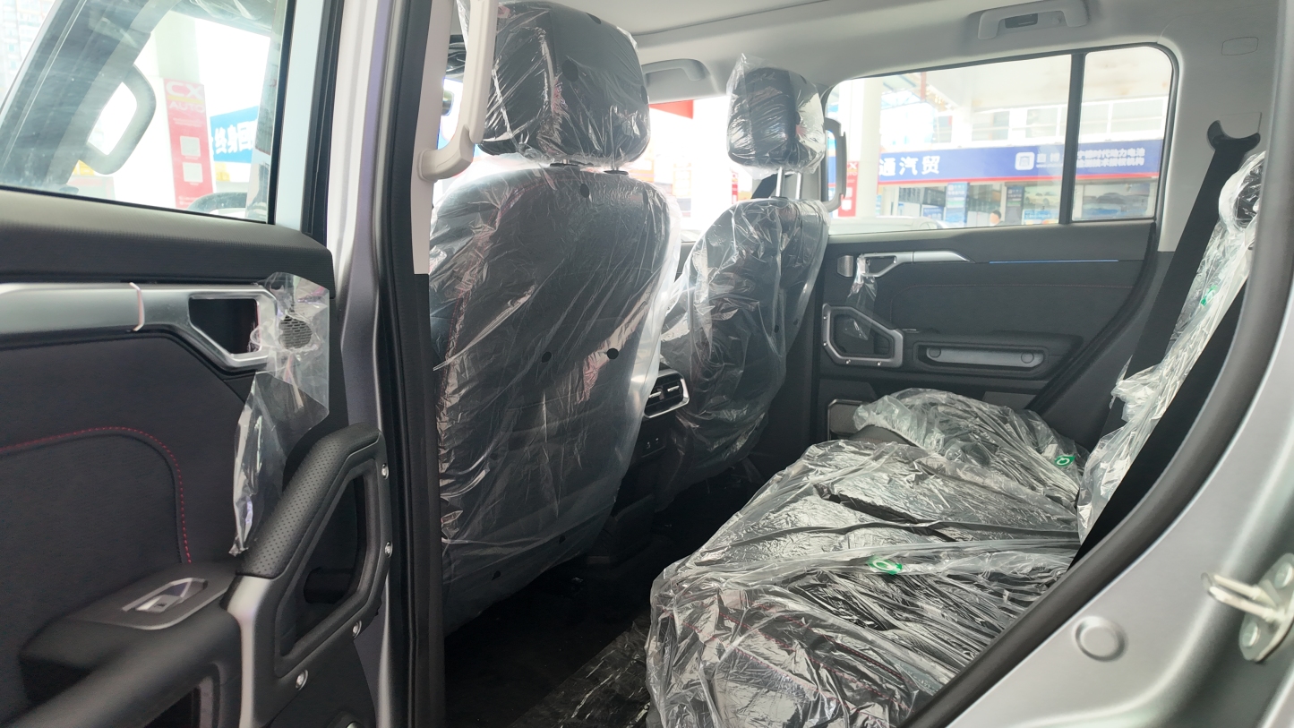 Jetour Traveler Exploration+ 1.5T - Fuel-Efficient SUV with Snapdragon 8155 & Large Touchscreen