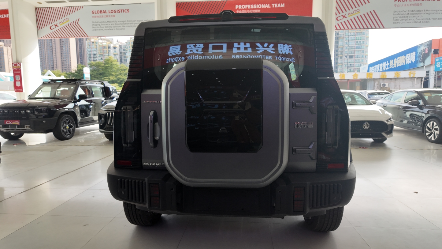 Jetour Traveler Exploration+ 1.5T - Fuel-Efficient SUV with Snapdragon 8155 & Large Touchscreen