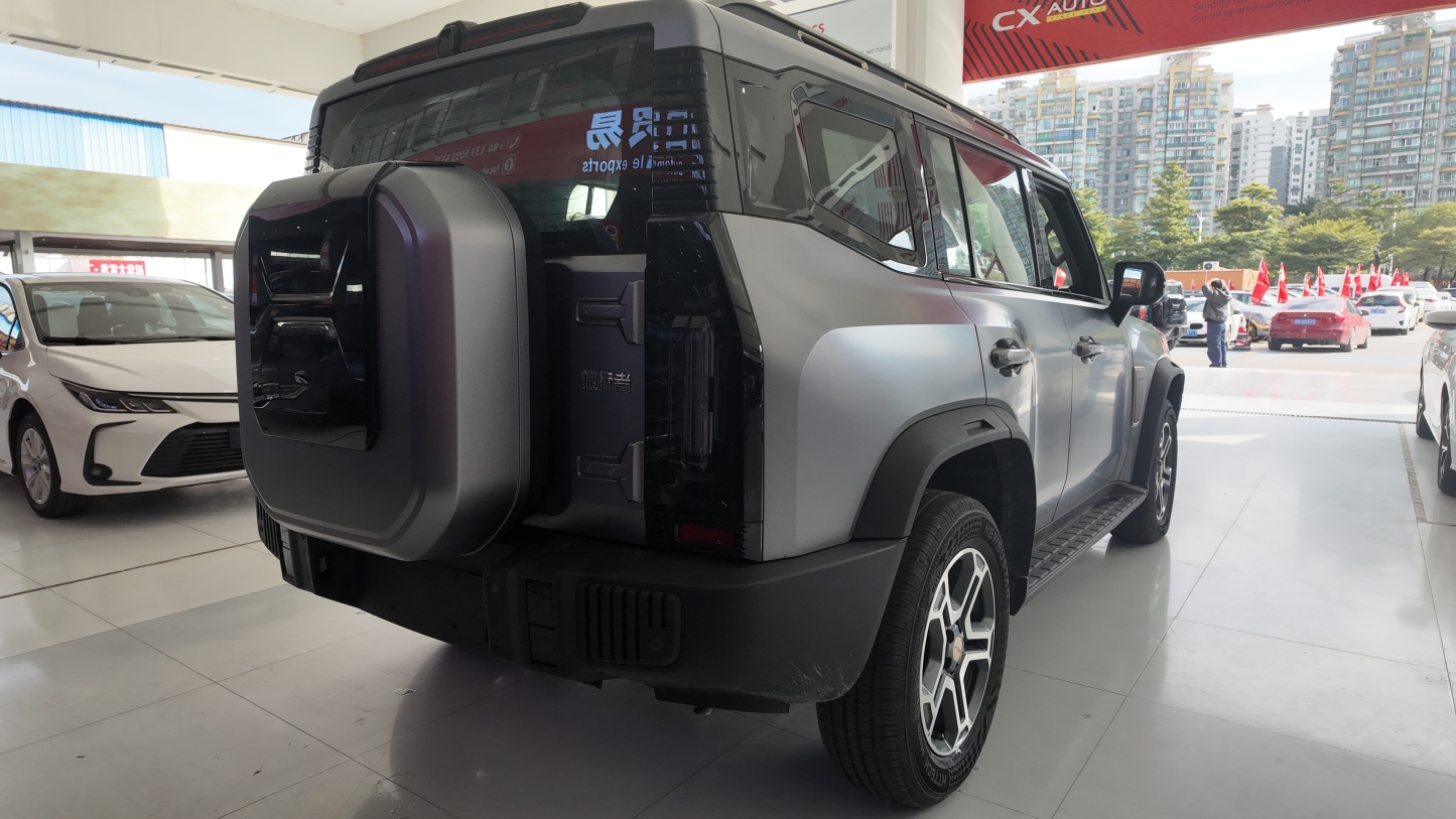 Jetour Traveler Exploration+ 1.5T - Fuel-Efficient SUV with Snapdragon 8155 & Large Touchscreen