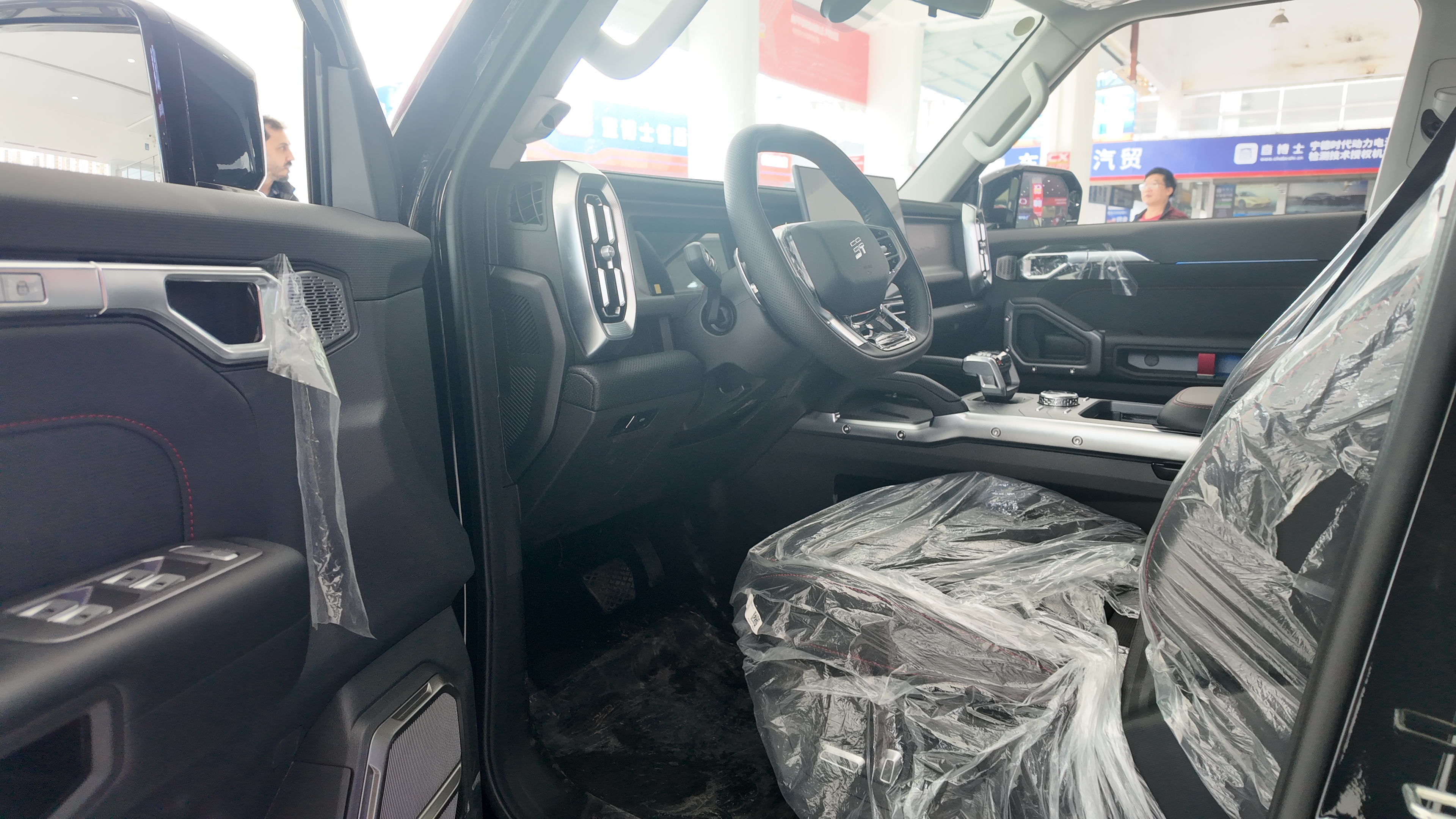 Jetour Traveler 1.5TD - Comfortable Urban SUV with Adaptive Cruise Control