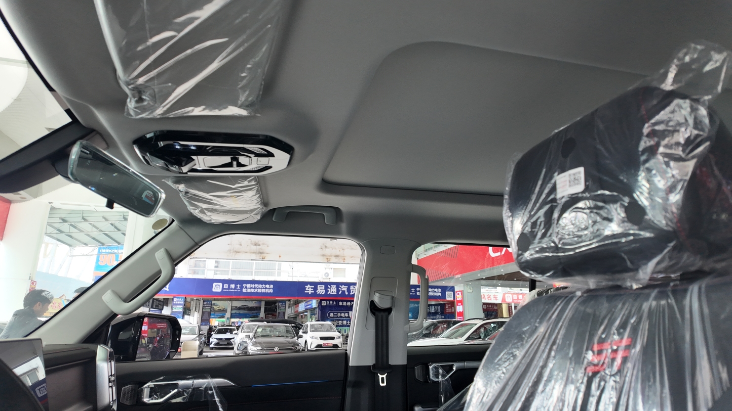 Jetour Traveler 1.5TD - Comfortable Urban SUV with Adaptive Cruise Control