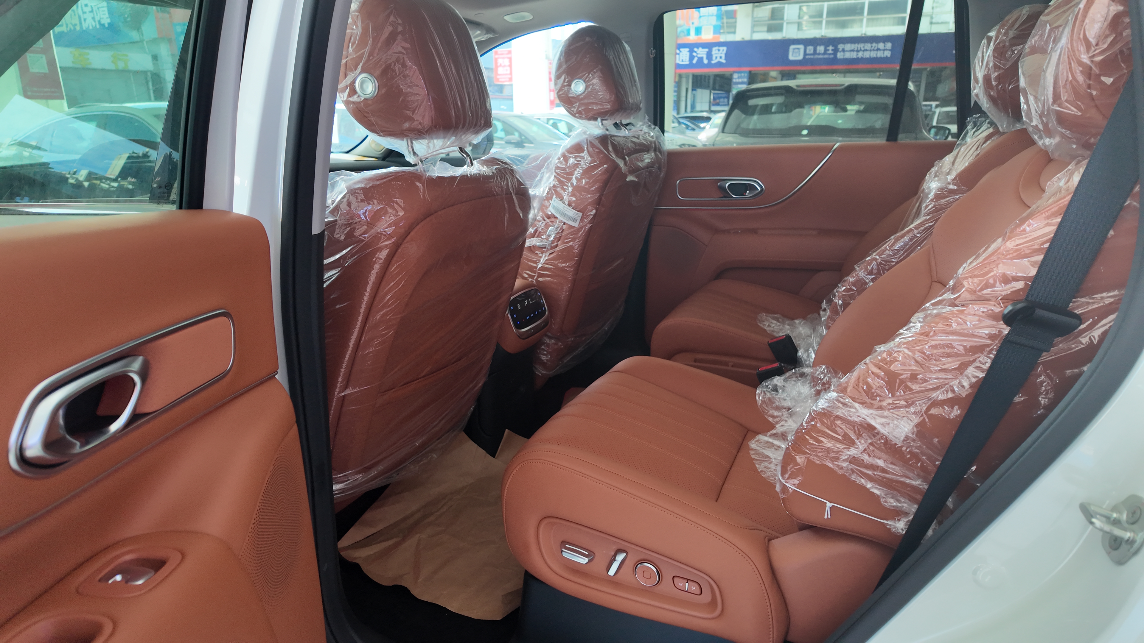 2025 Trumpchi S9 Ultra - 6-Seater Family MPV with Air Suspension & Extended Range