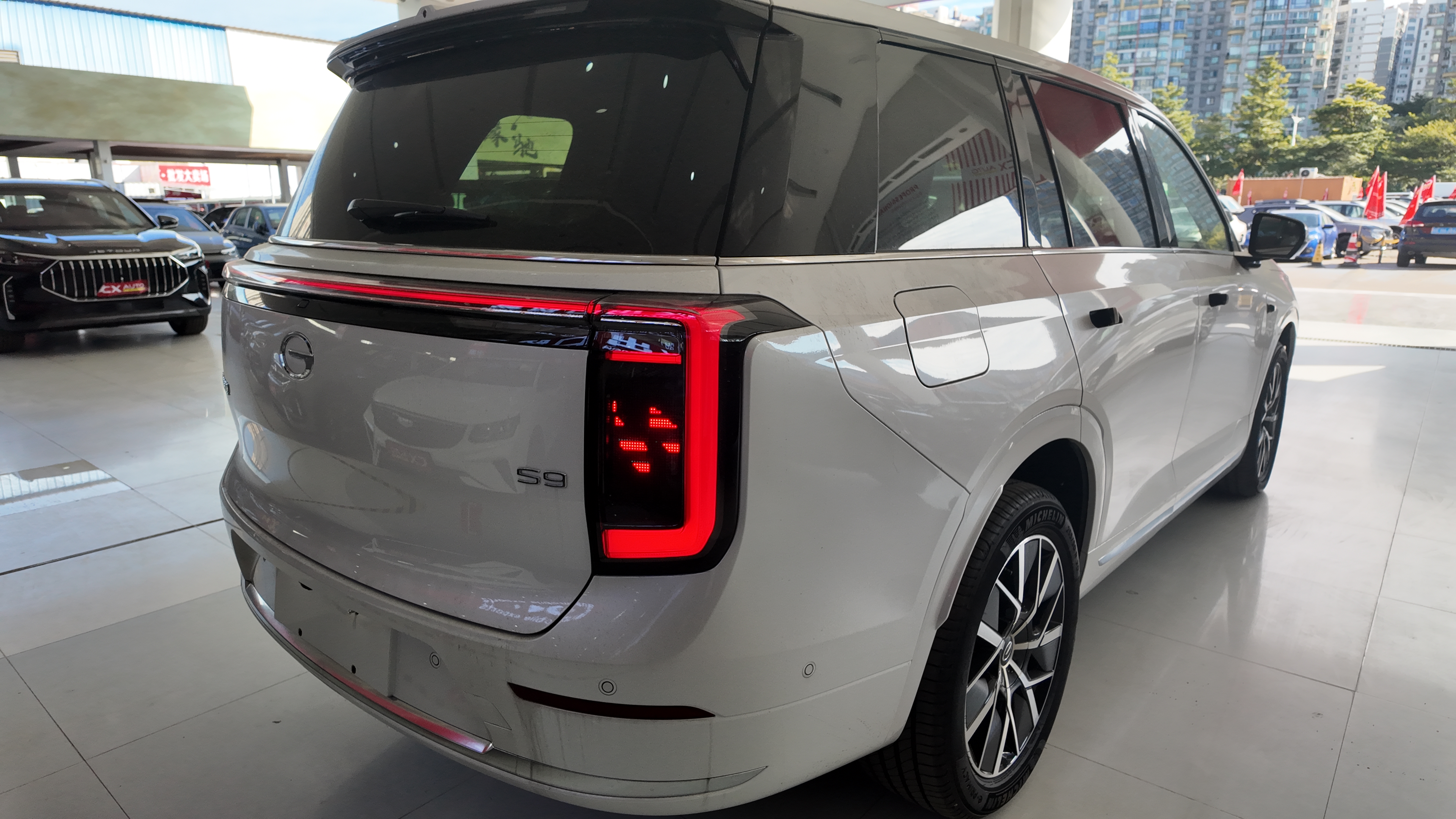 2025 Trumpchi S9 Ultra - 6-Seater Family MPV with Air Suspension & Extended Range