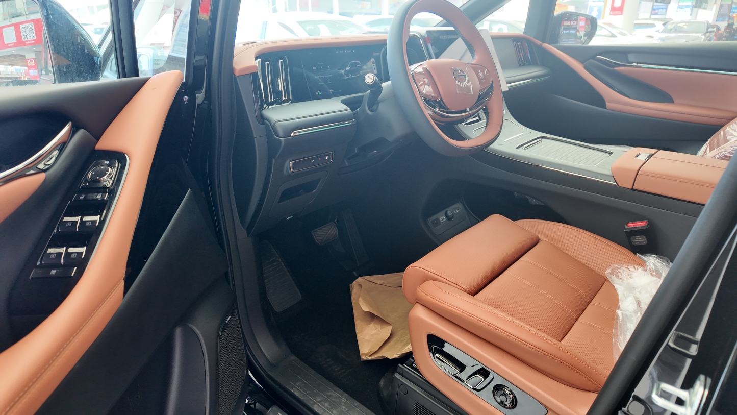 GAC M8 2025 Hongmeng Cockpit - 2.0T Hybrid + L2+ Driving Assistance Family MPV