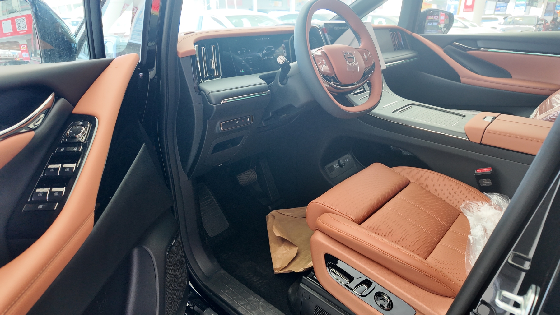 GAC M8 2025 Hongmeng Cockpit - 2.0T Hybrid + L2+ Driving Assistance Family MPV